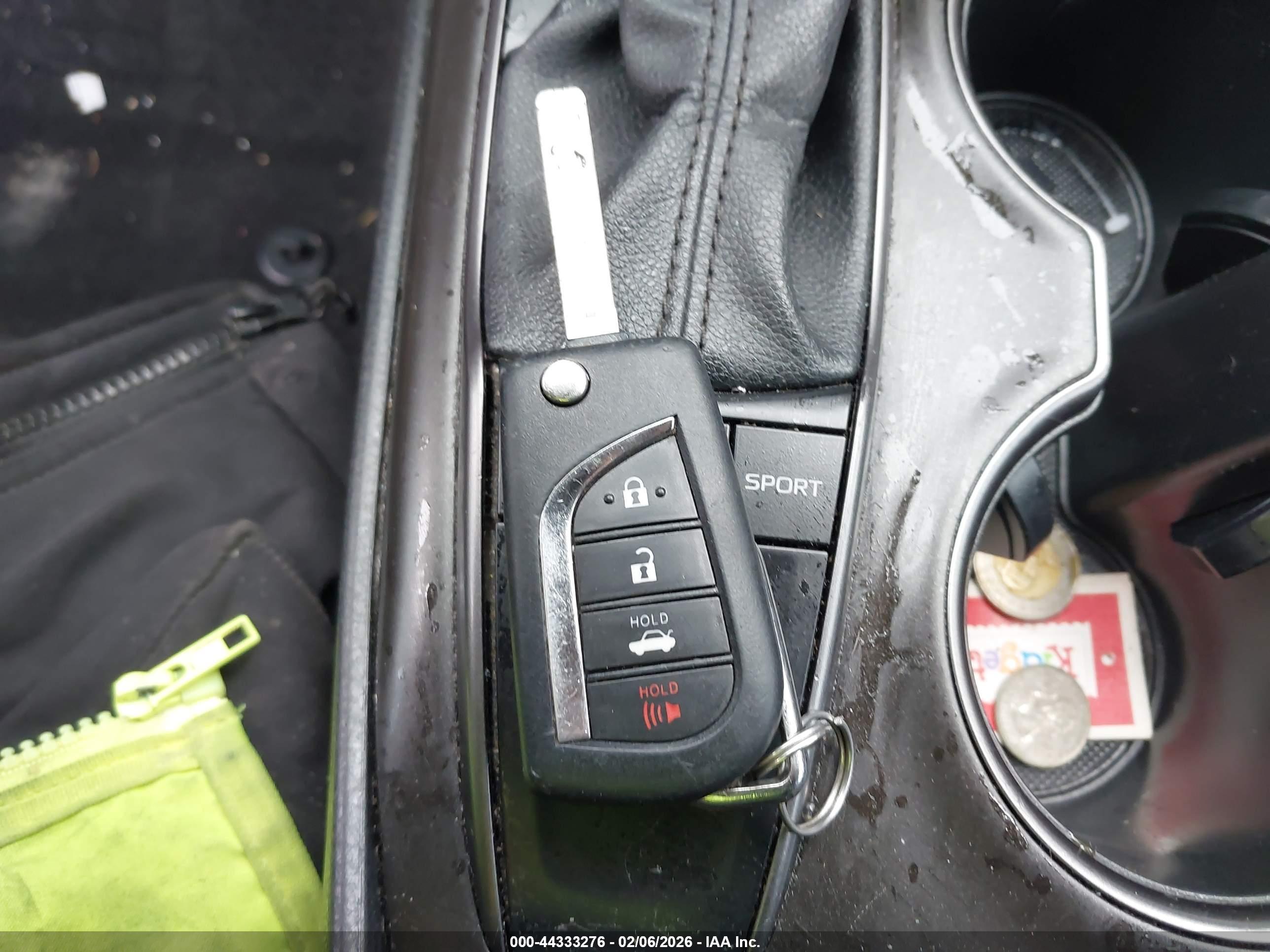 TOYOTA CAMRY image 11