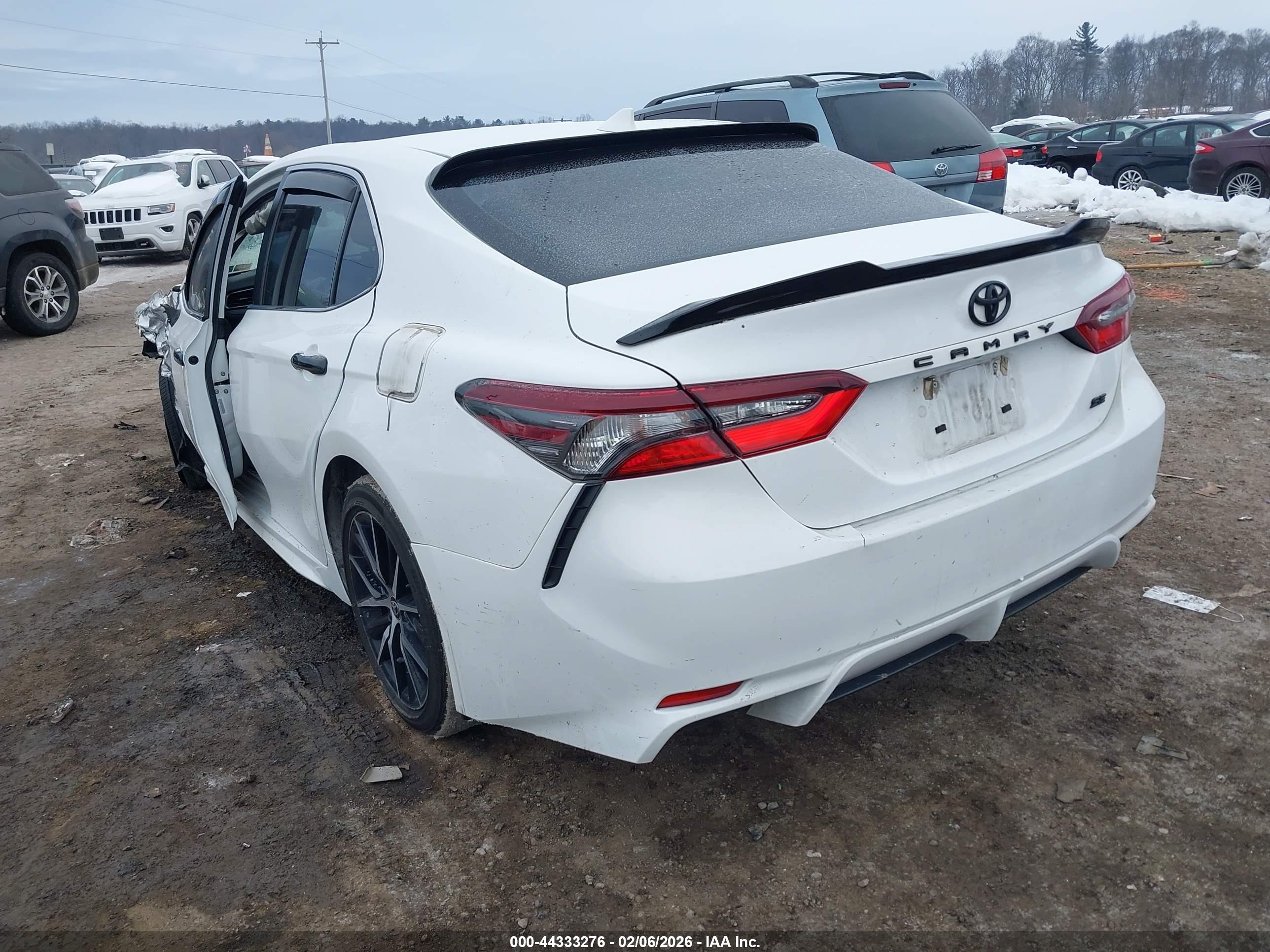 TOYOTA CAMRY image 3