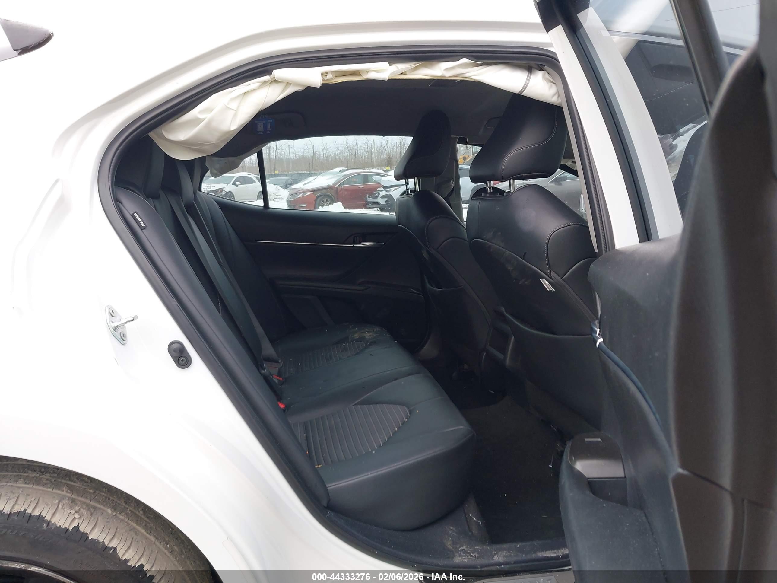 TOYOTA CAMRY image 8