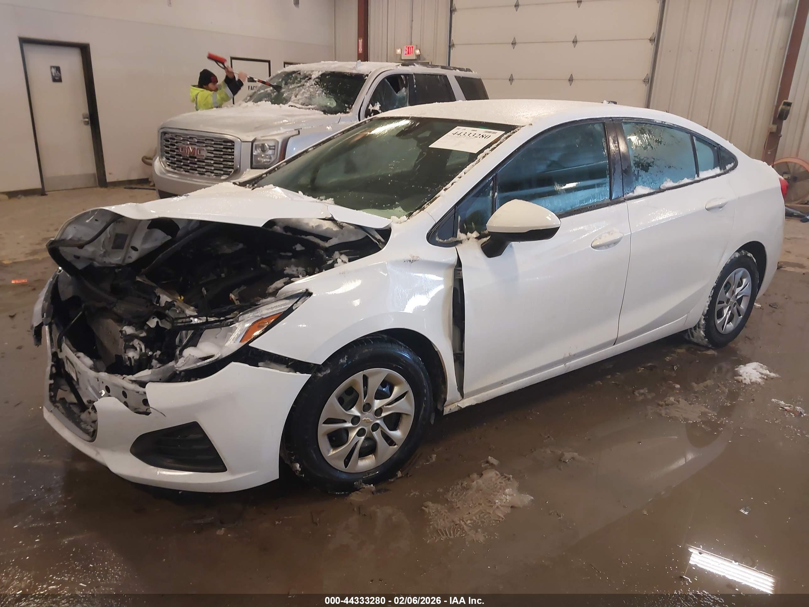 CHEVROLET CRUZE image 2