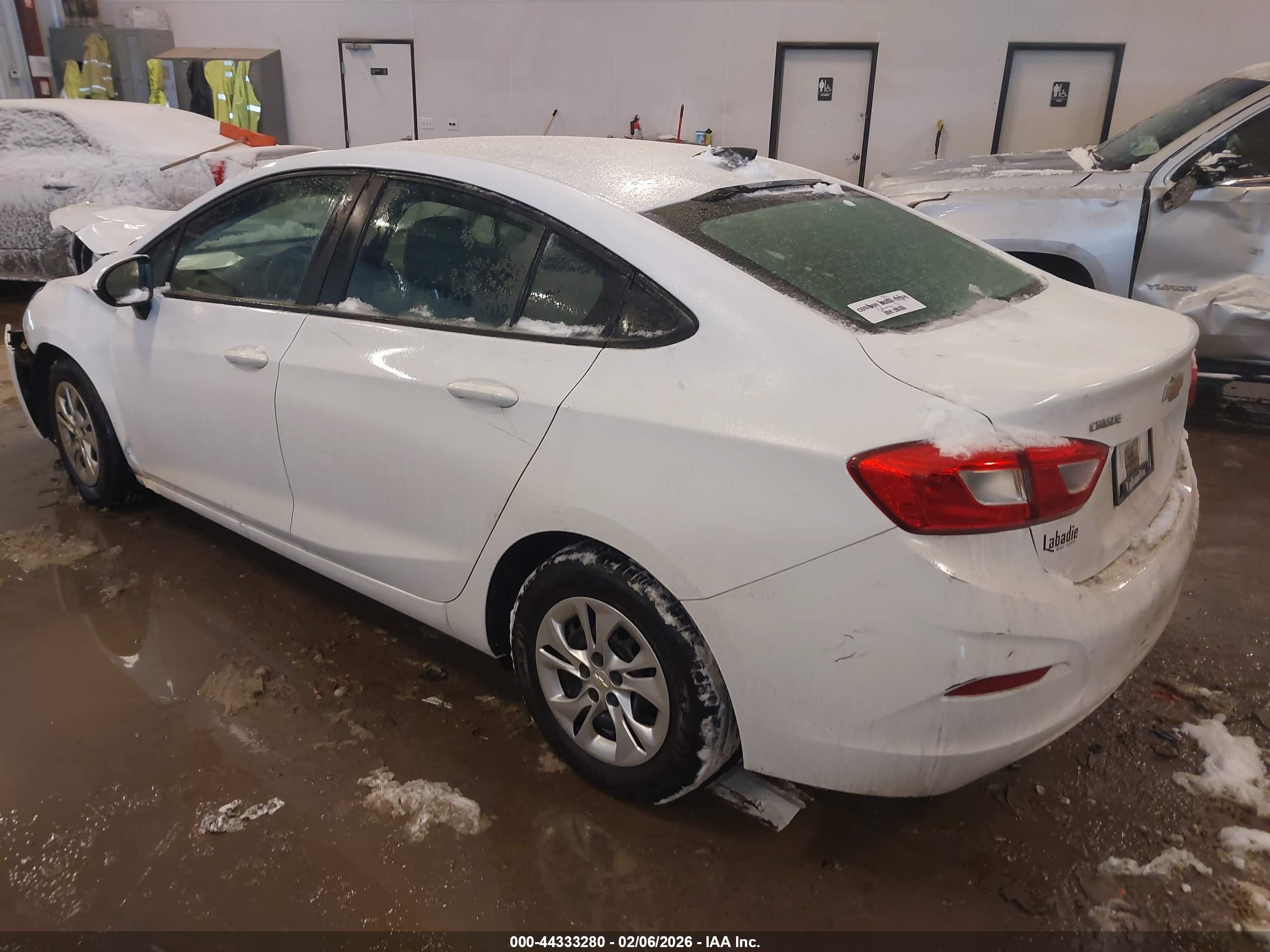 CHEVROLET CRUZE image 3