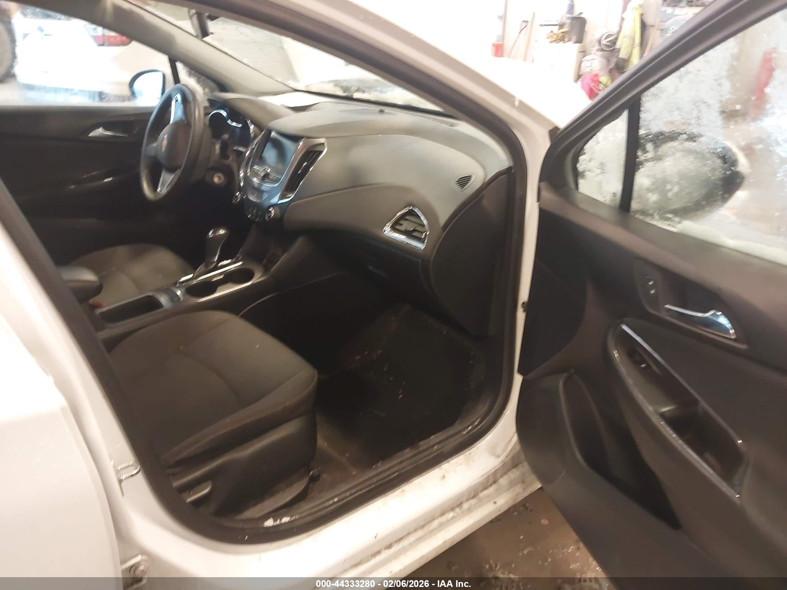 CHEVROLET CRUZE image 5