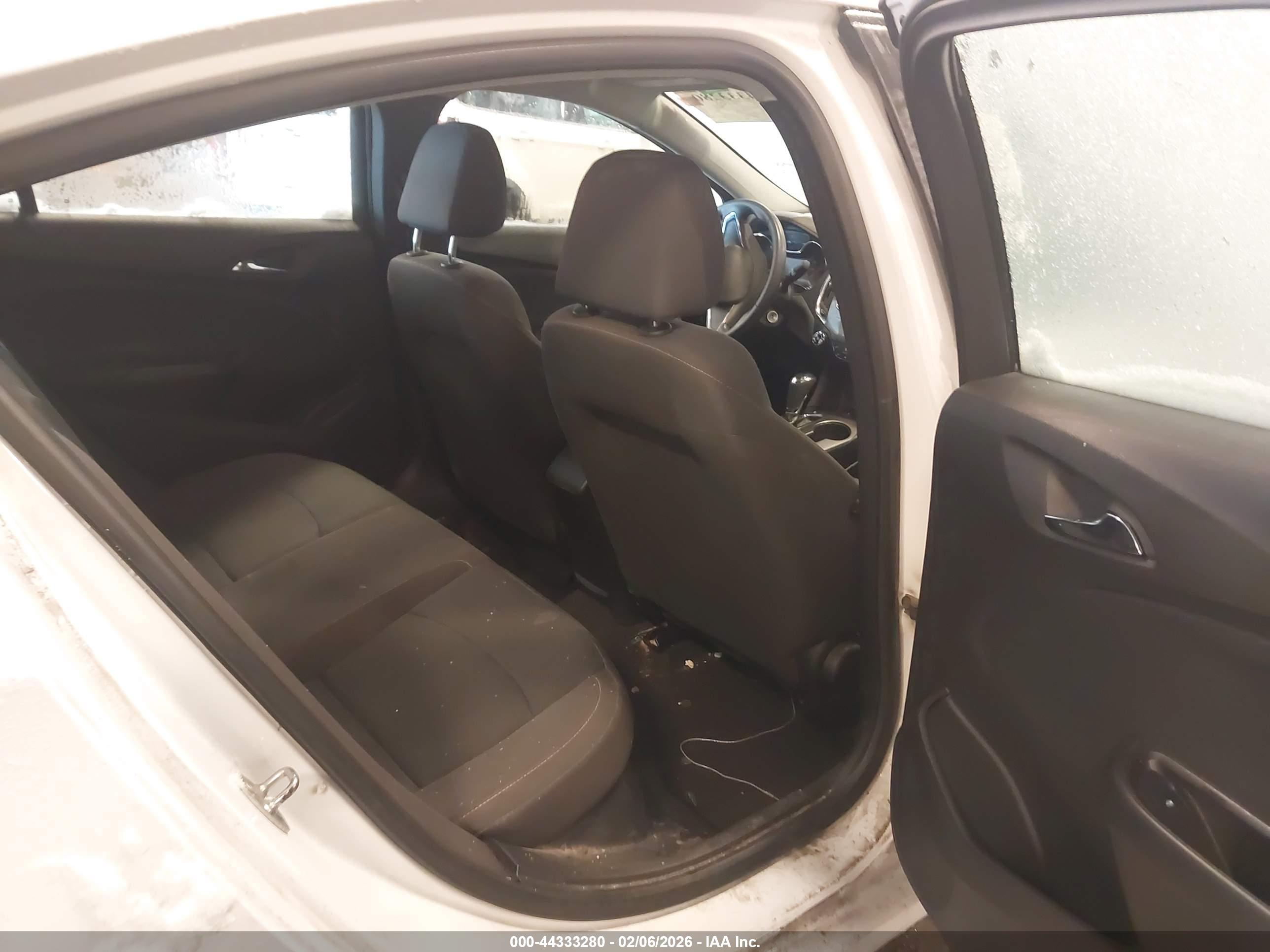 CHEVROLET CRUZE image 8