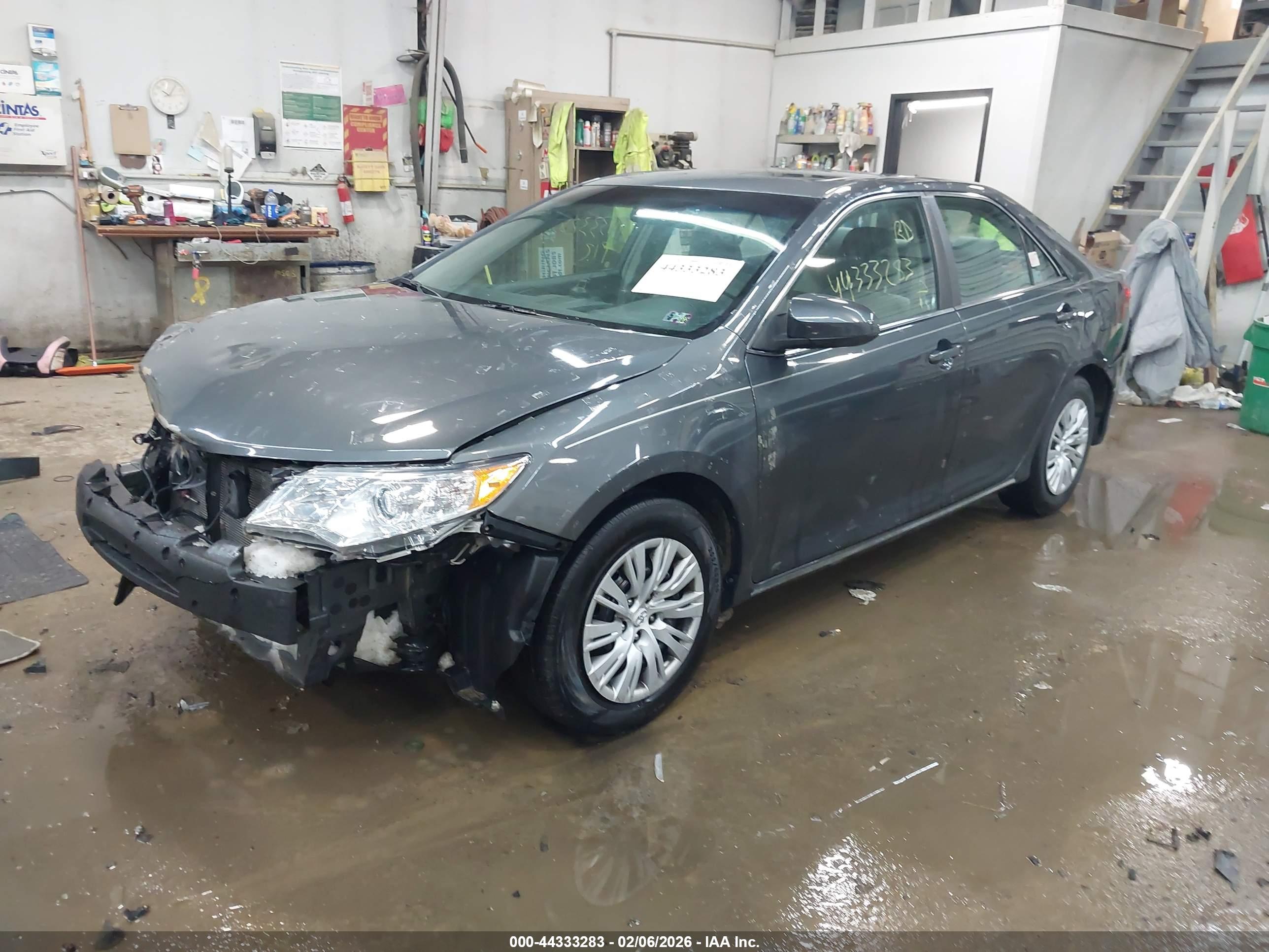 TOYOTA CAMRY image 2