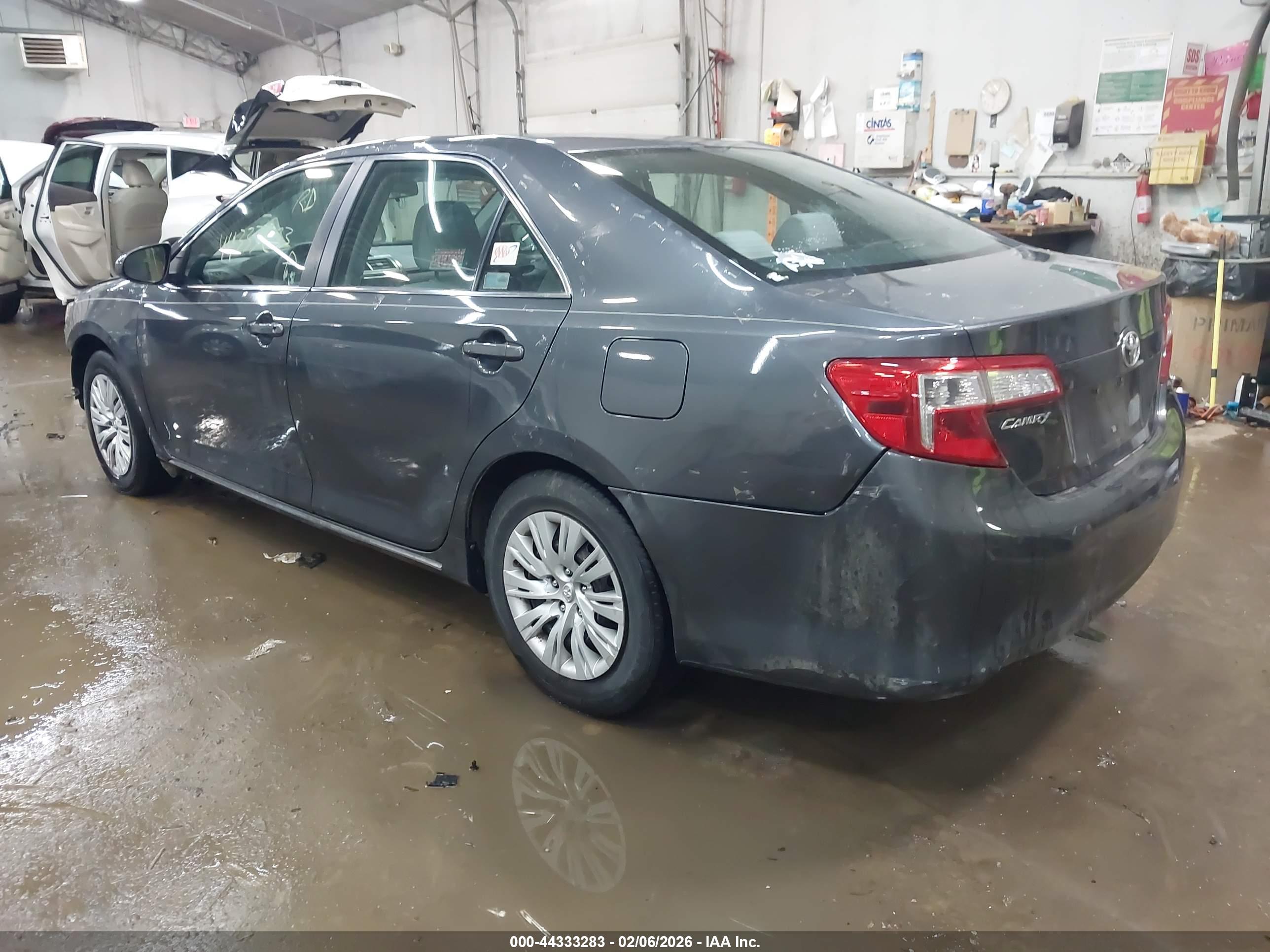 TOYOTA CAMRY image 3