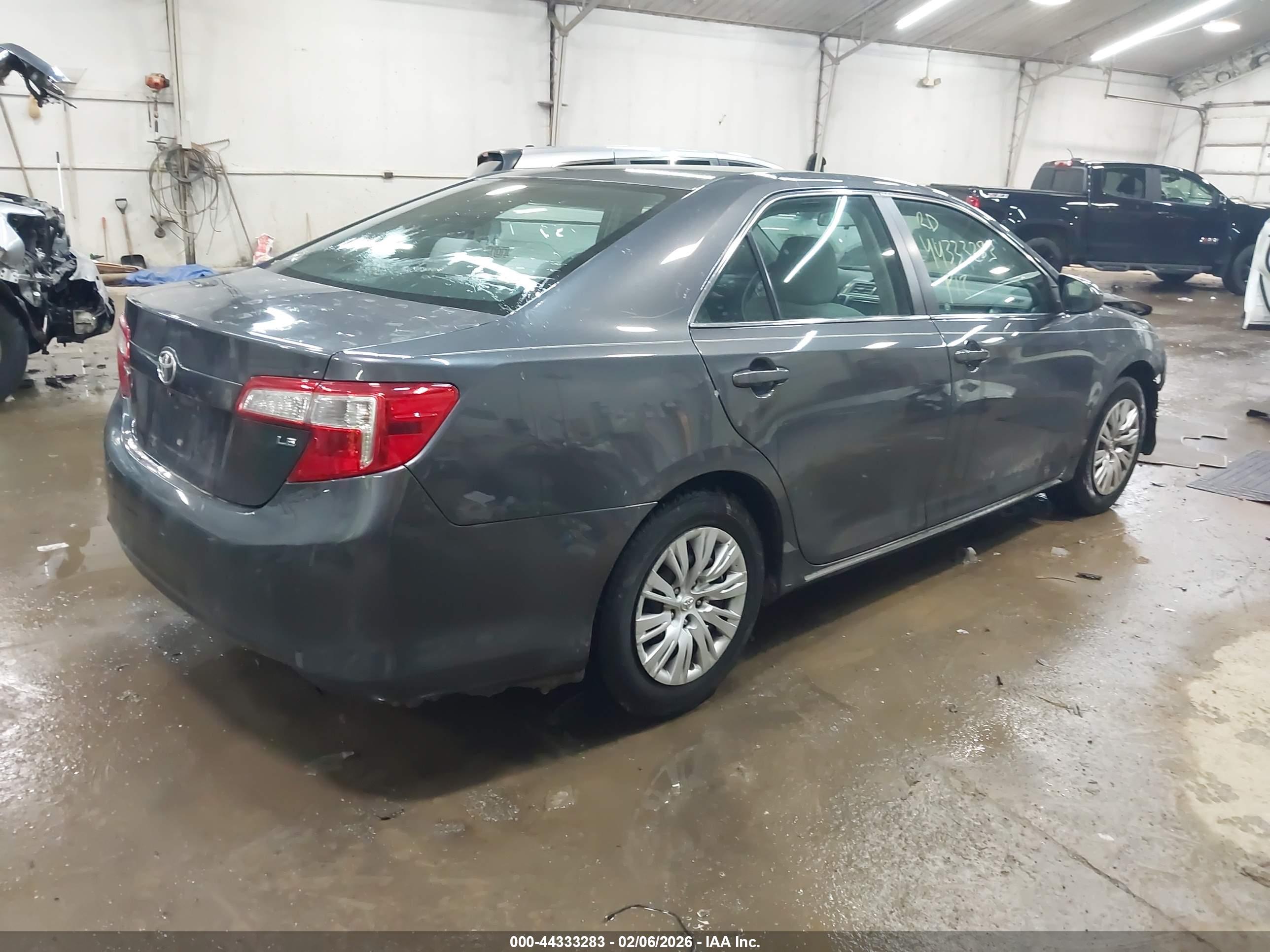 TOYOTA CAMRY image 4