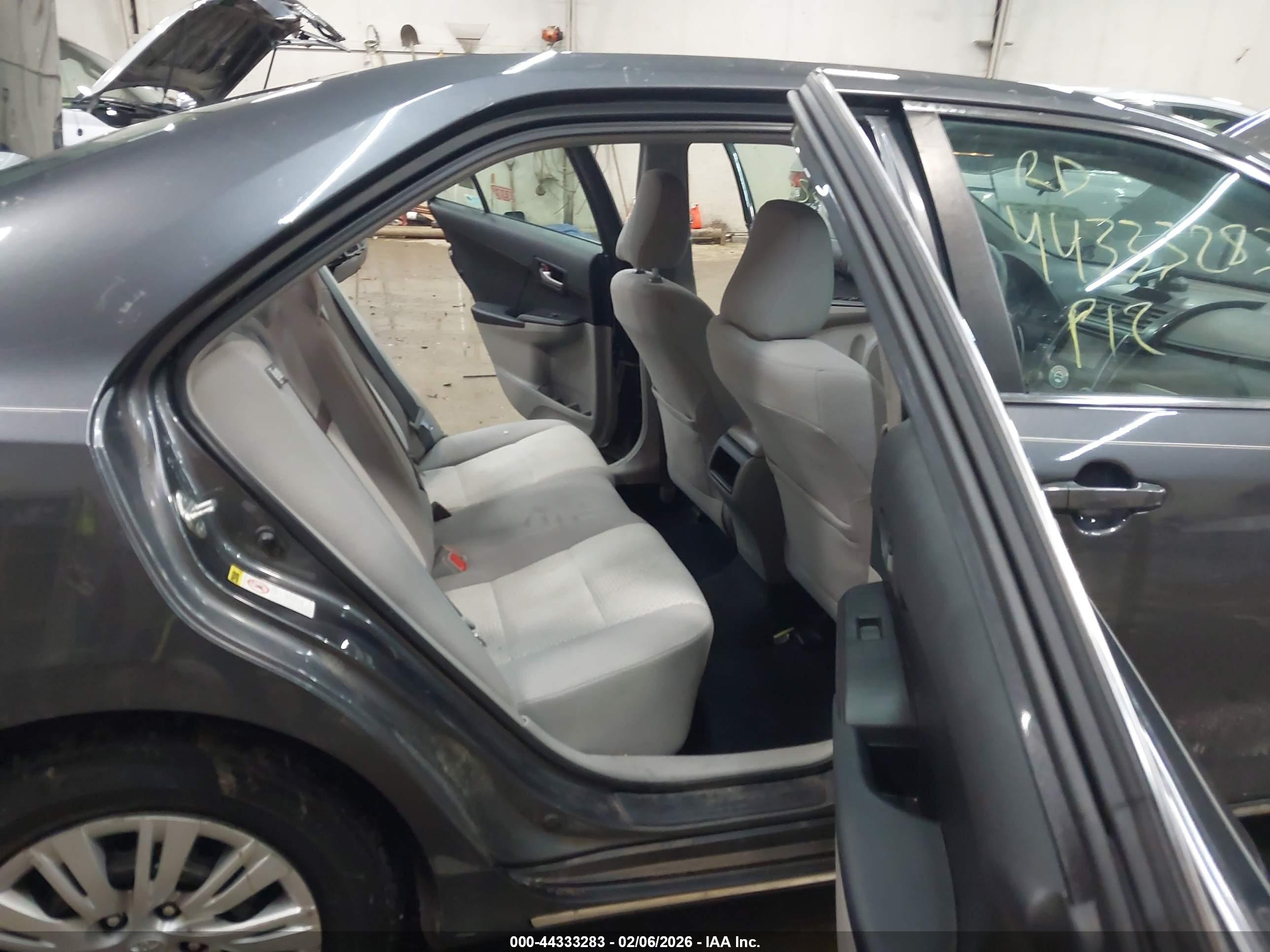 TOYOTA CAMRY image 8