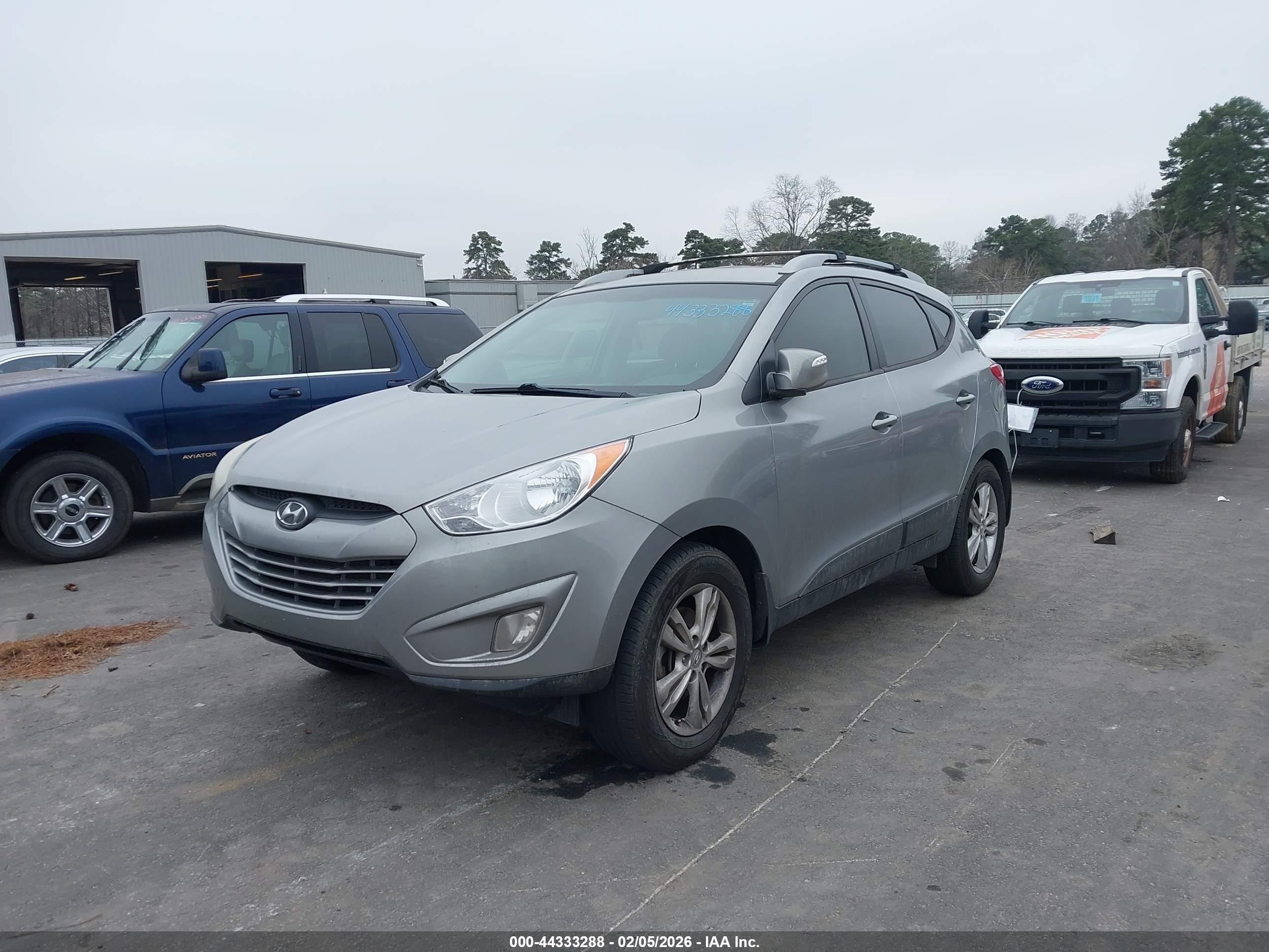 HYUNDAI TUCSON image 2