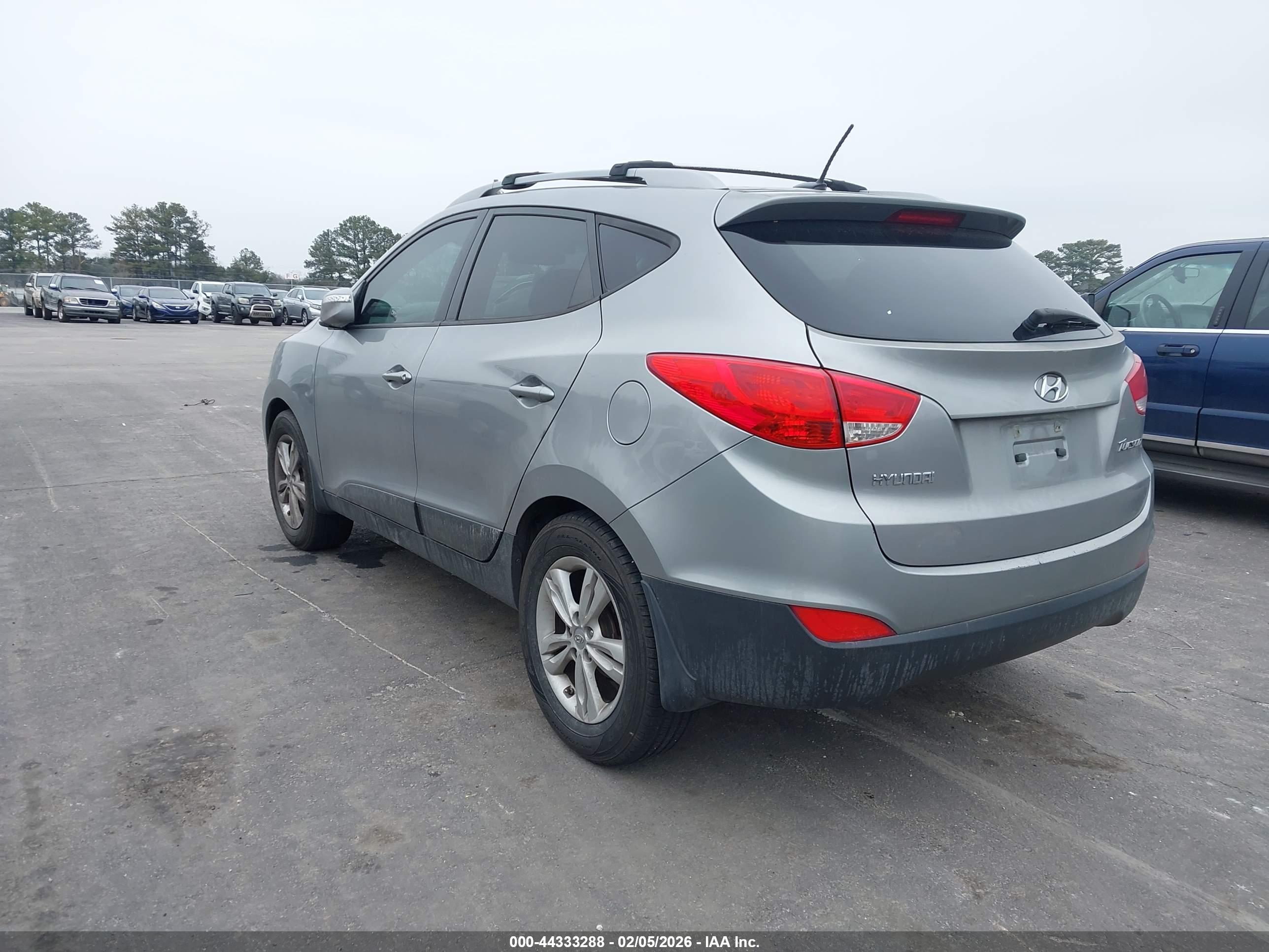 HYUNDAI TUCSON image 3