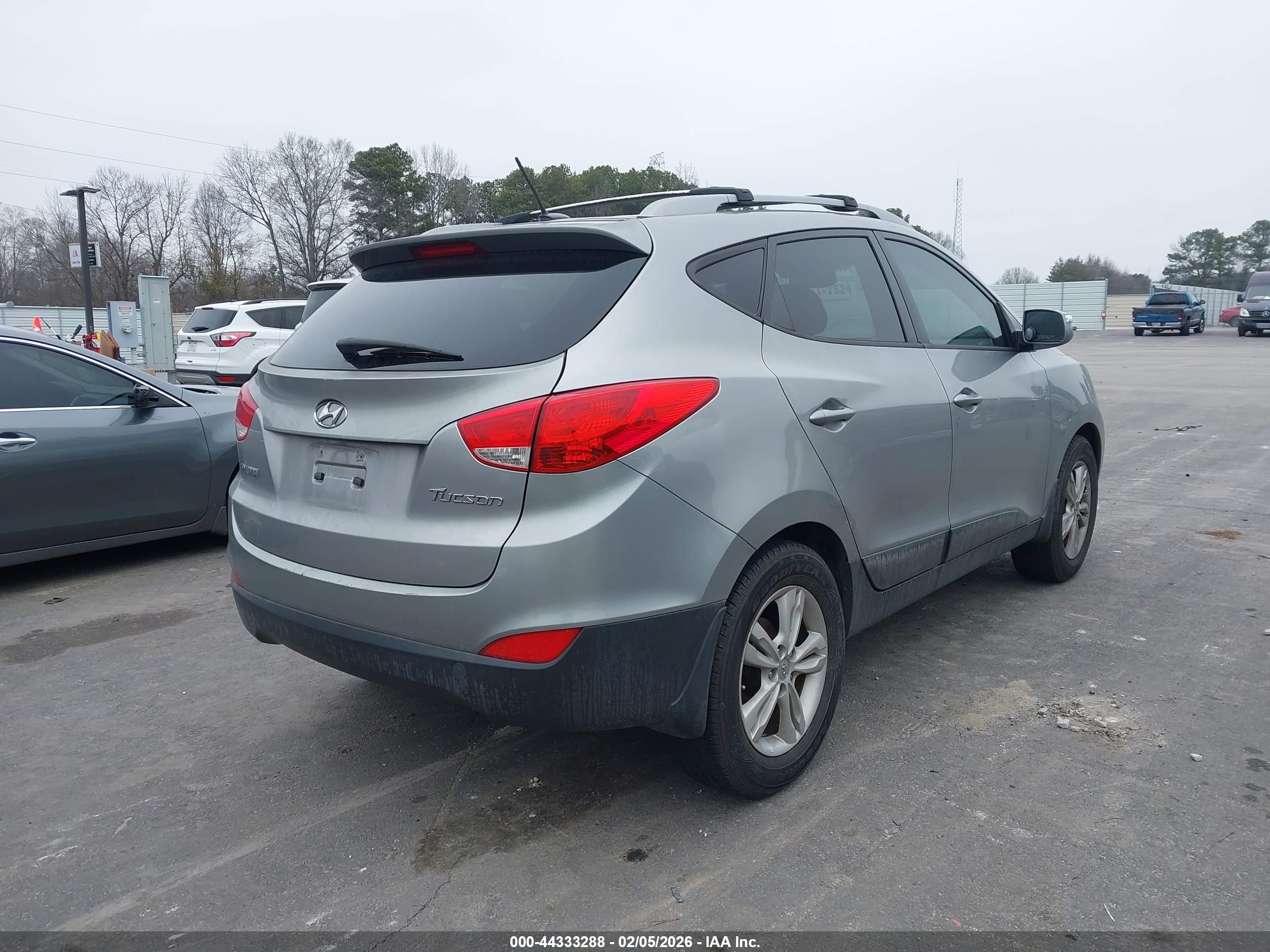 HYUNDAI TUCSON image 4