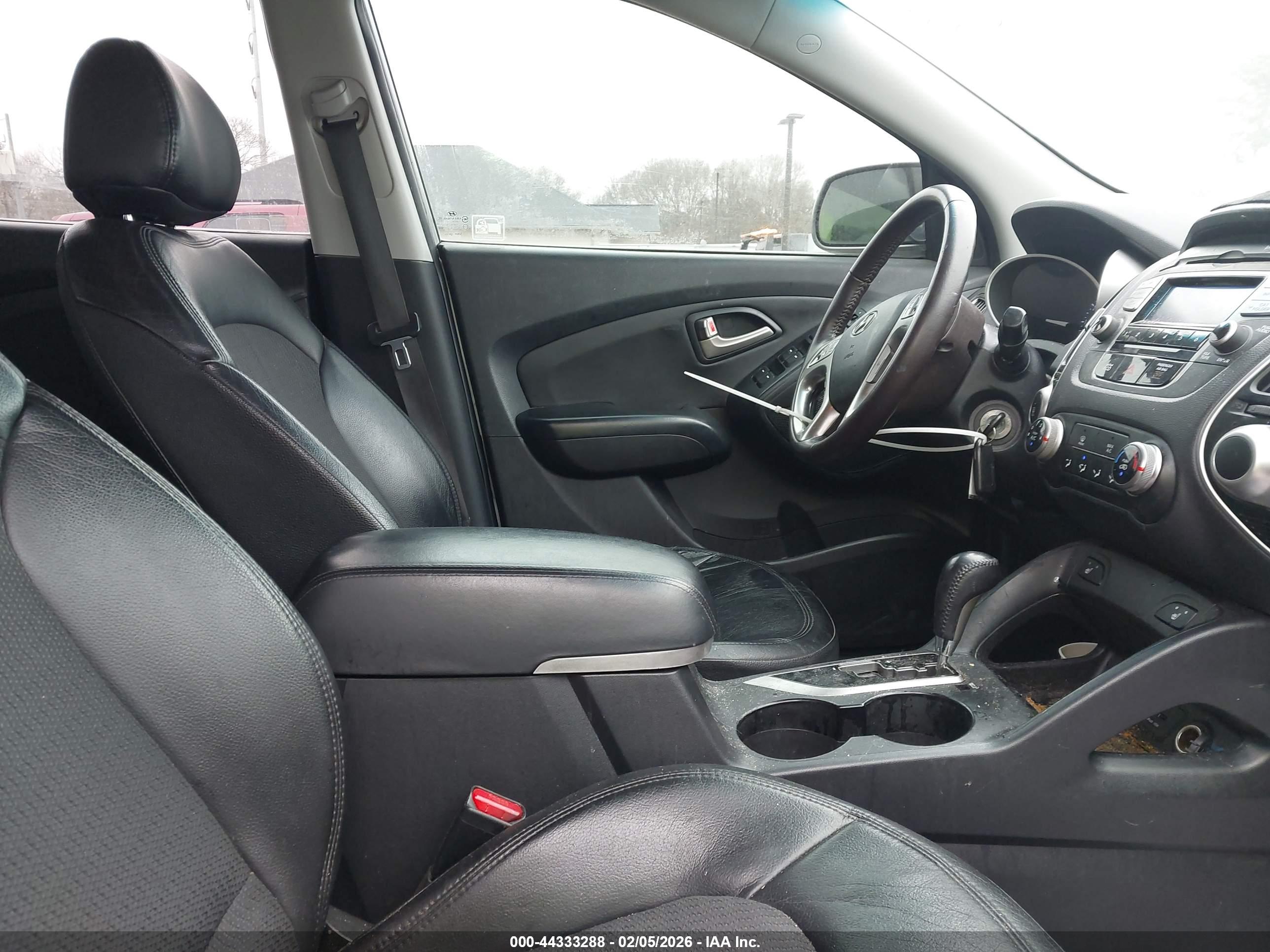 HYUNDAI TUCSON image 5