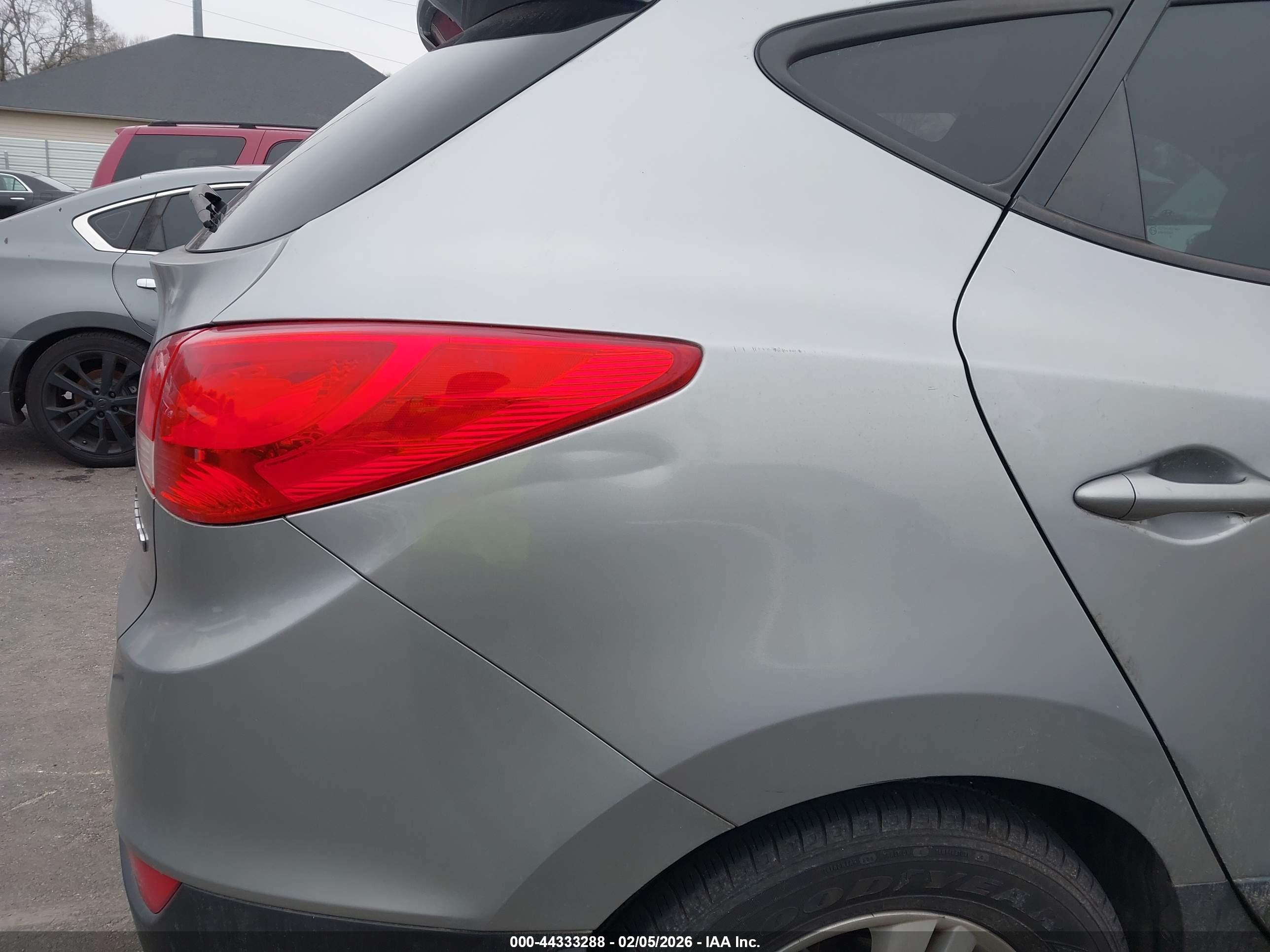 HYUNDAI TUCSON image 6