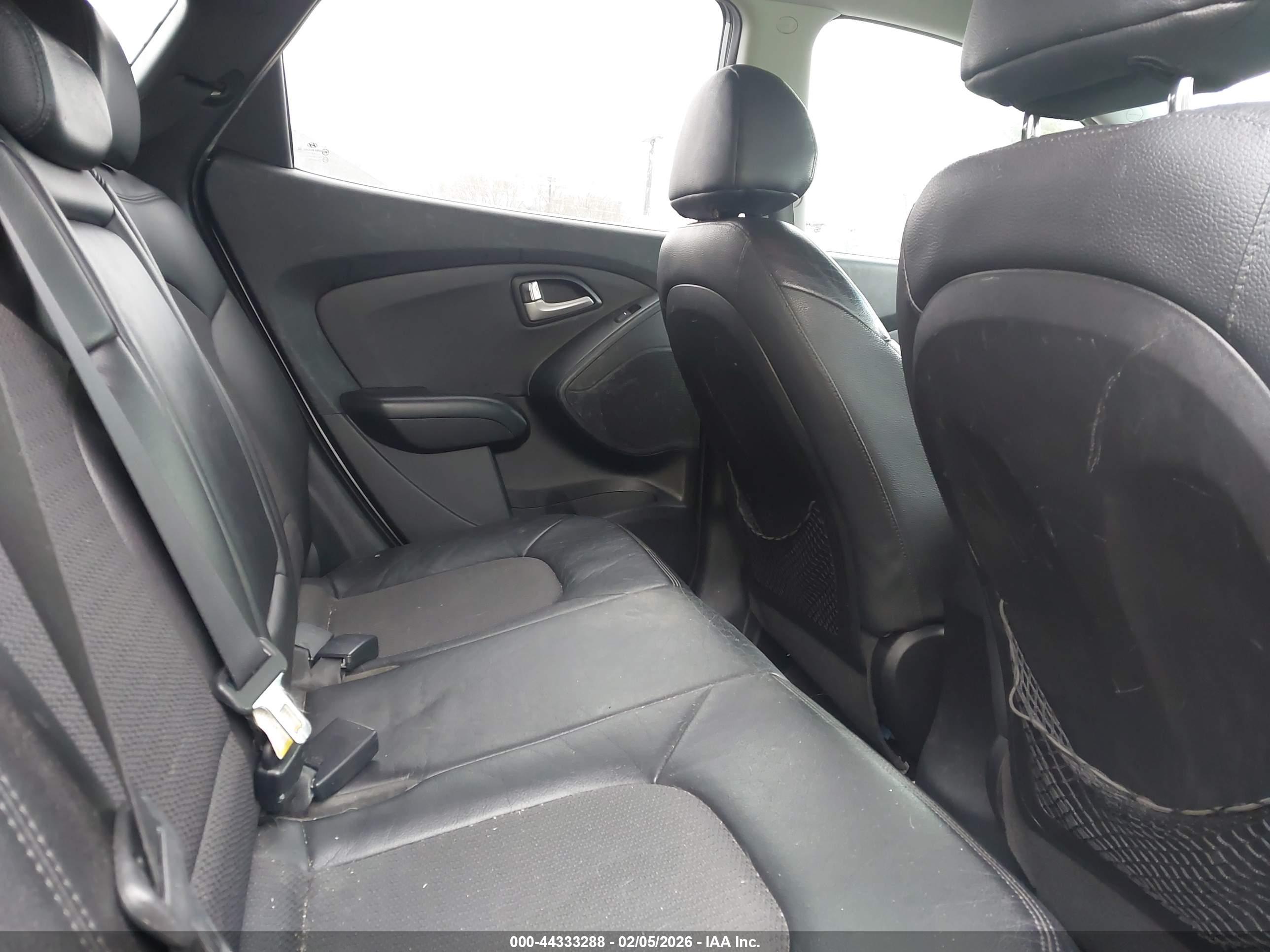 HYUNDAI TUCSON image 8