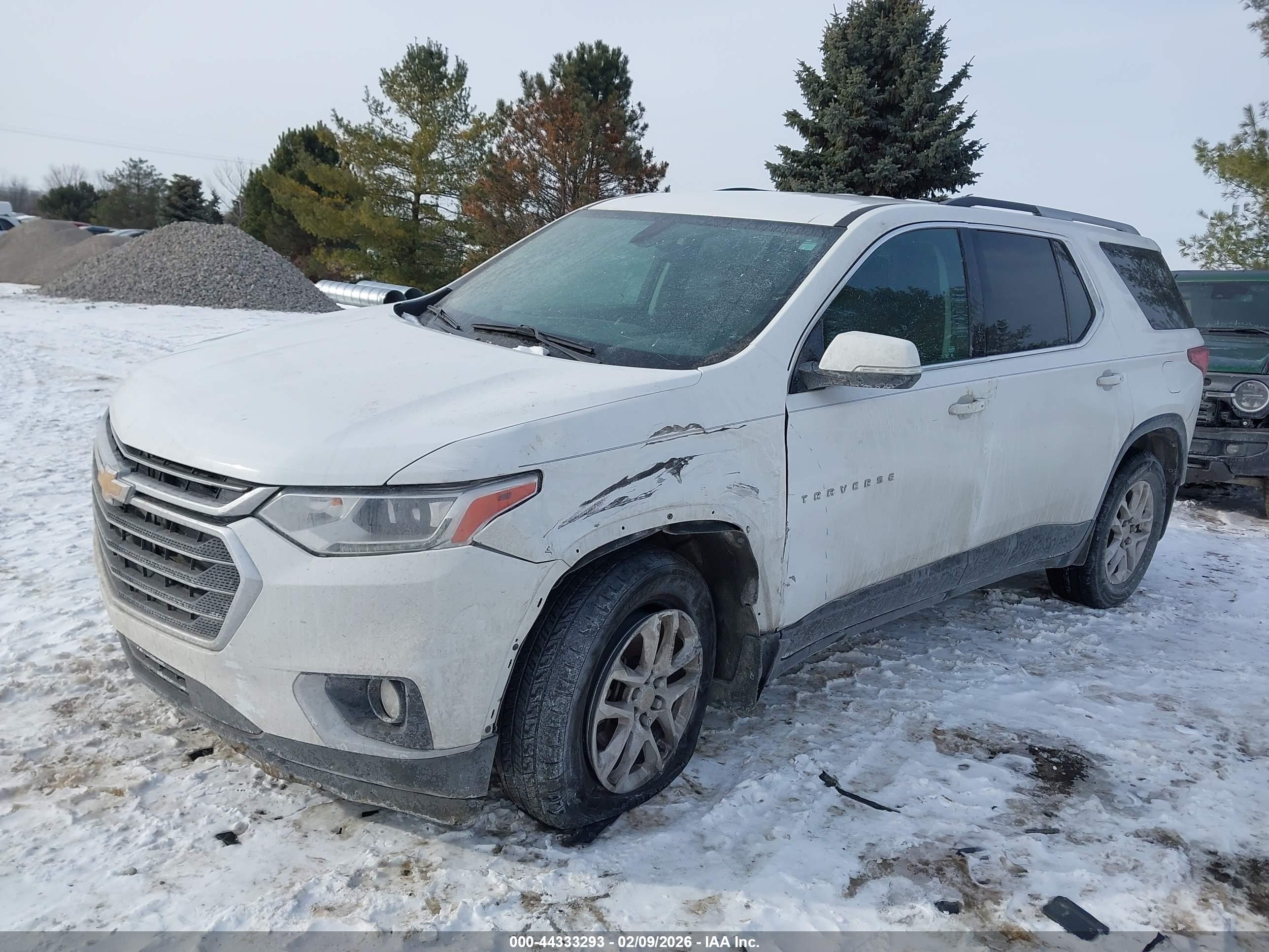CHEVROLET TRAVERSE image 2