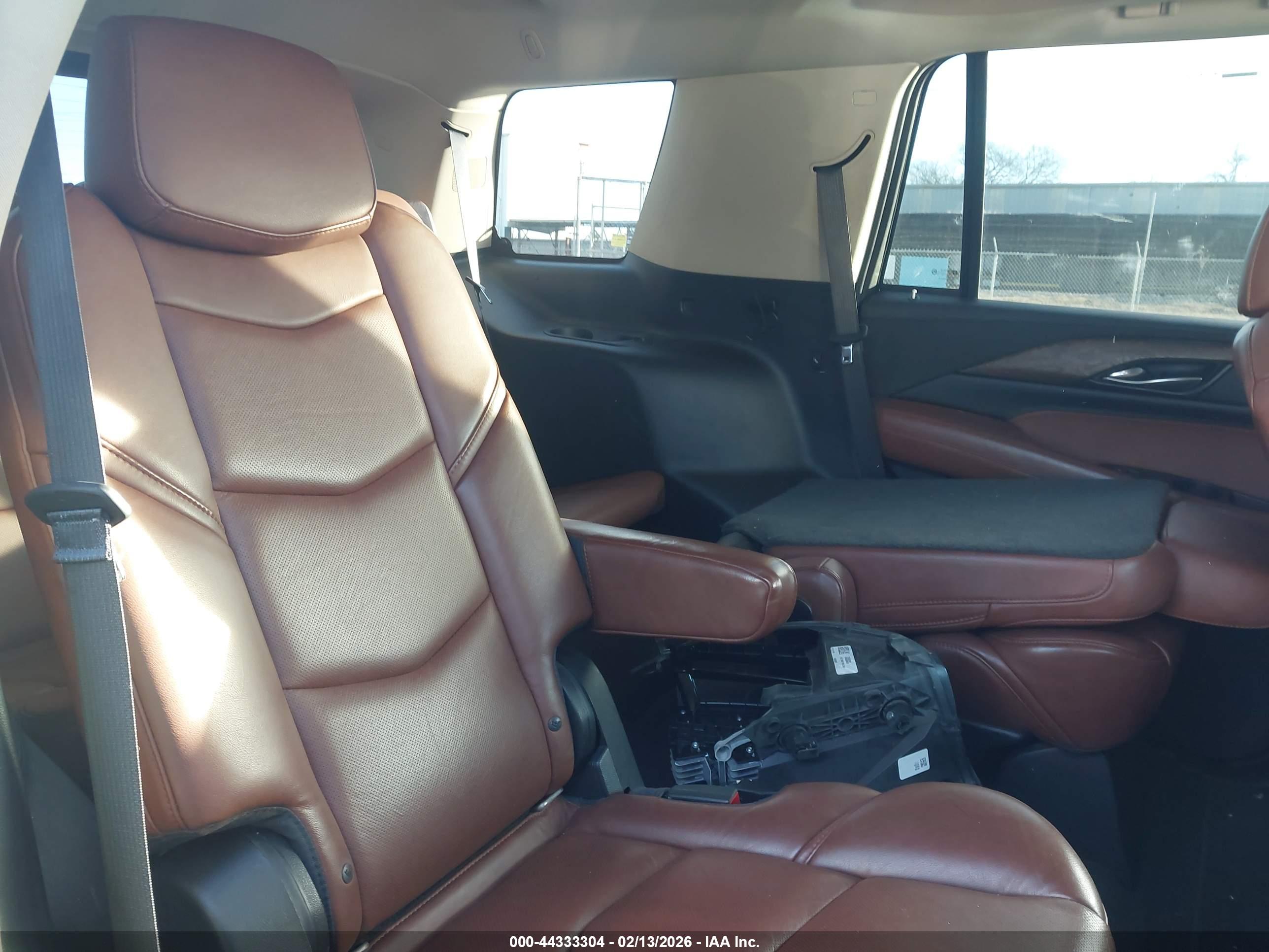 CADILLAC ESCALADE image 8