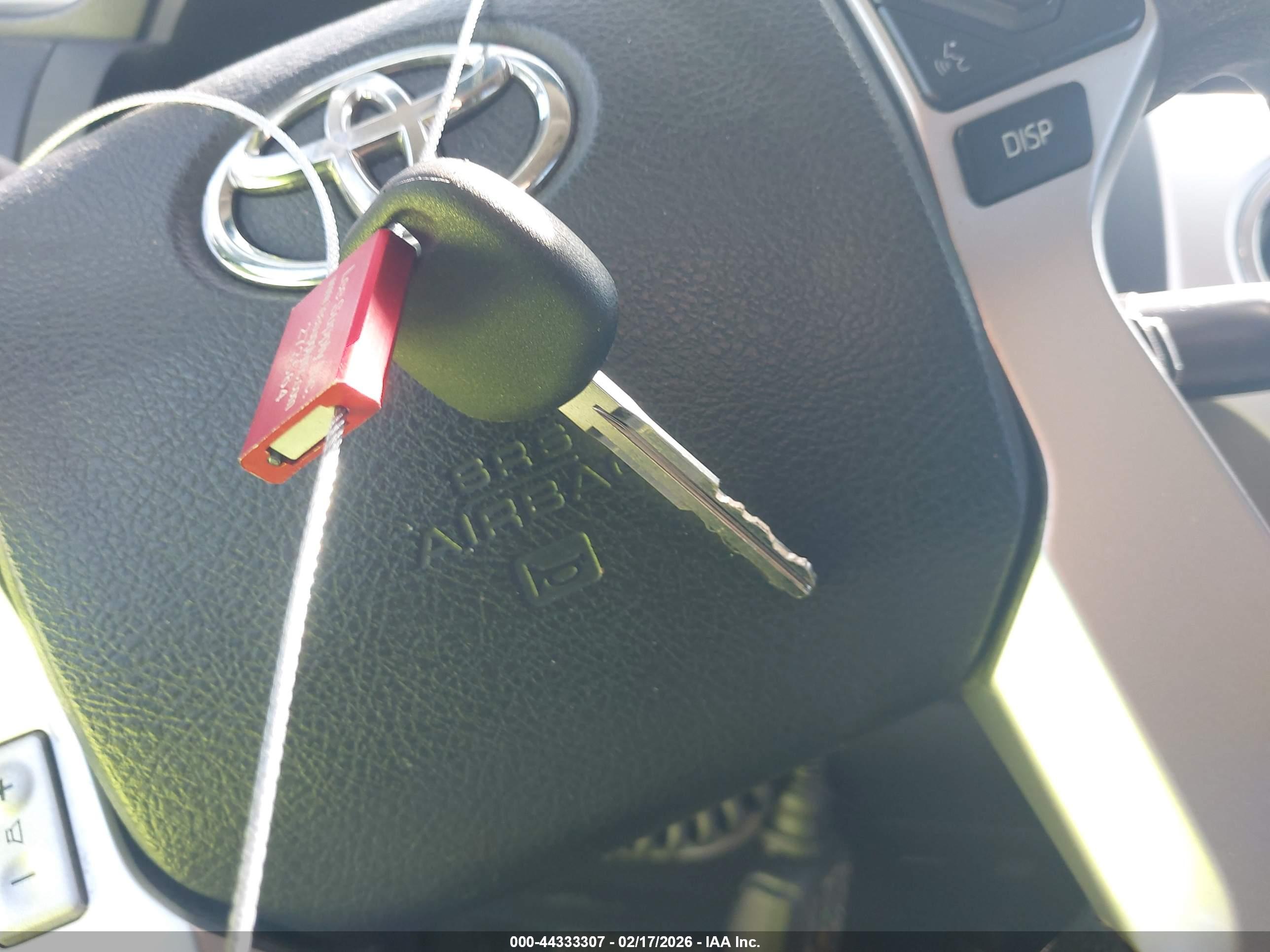 TOYOTA TUNDRA image 11