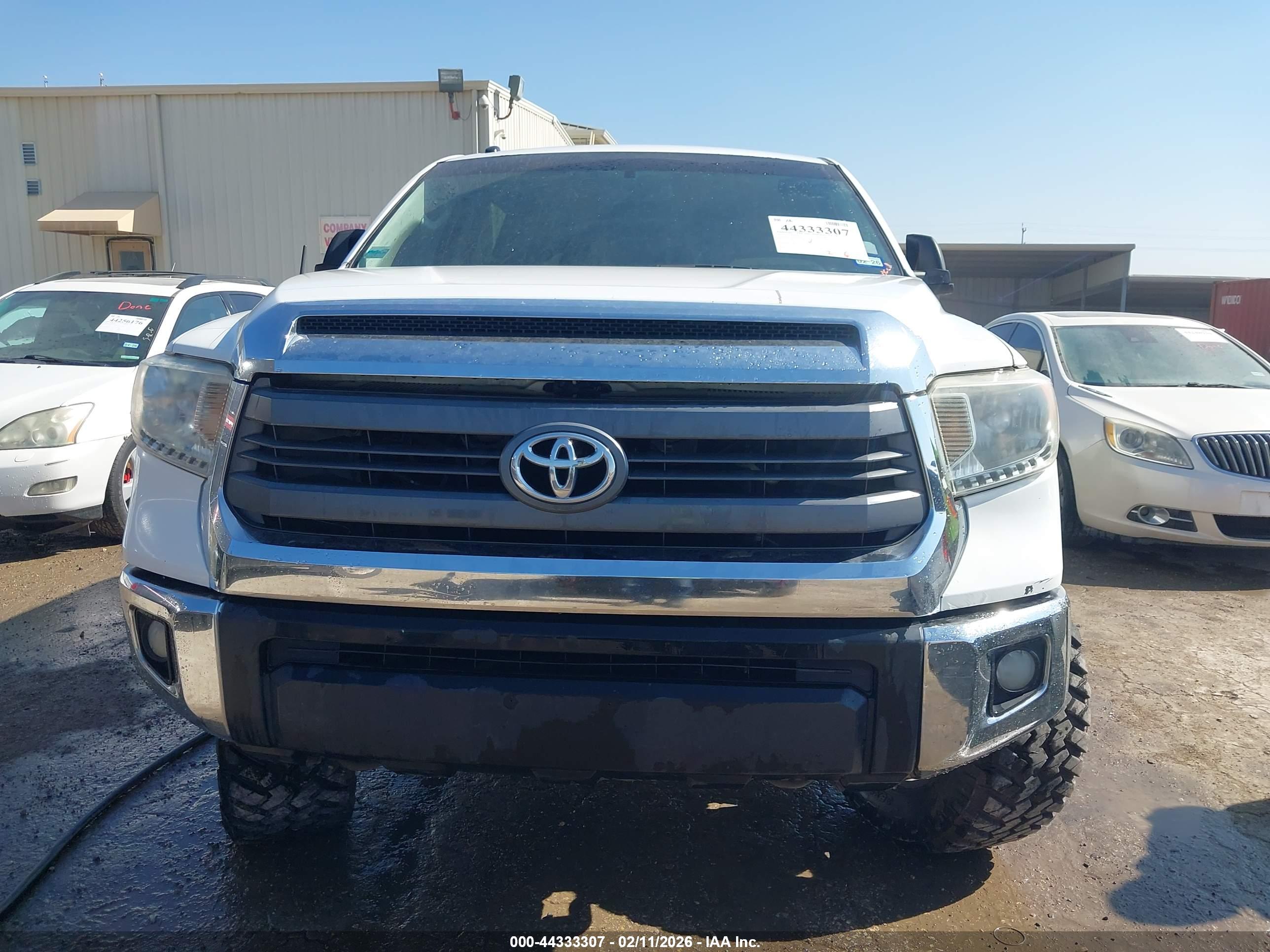TOYOTA TUNDRA image 6