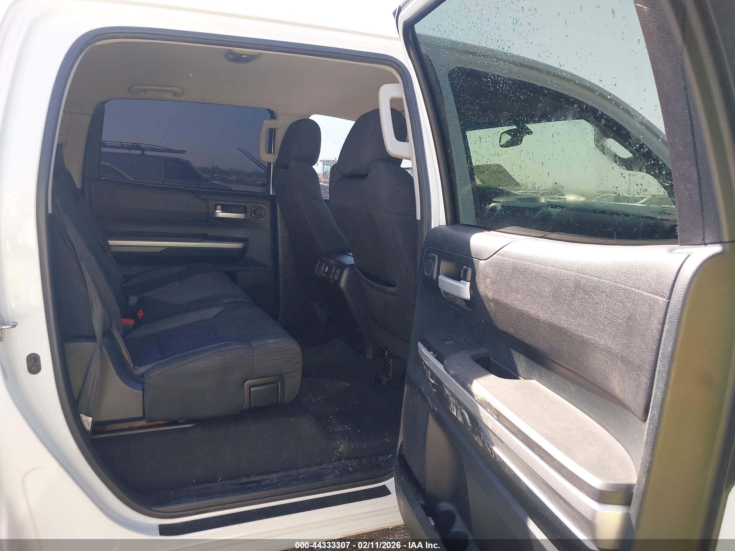 TOYOTA TUNDRA image 8