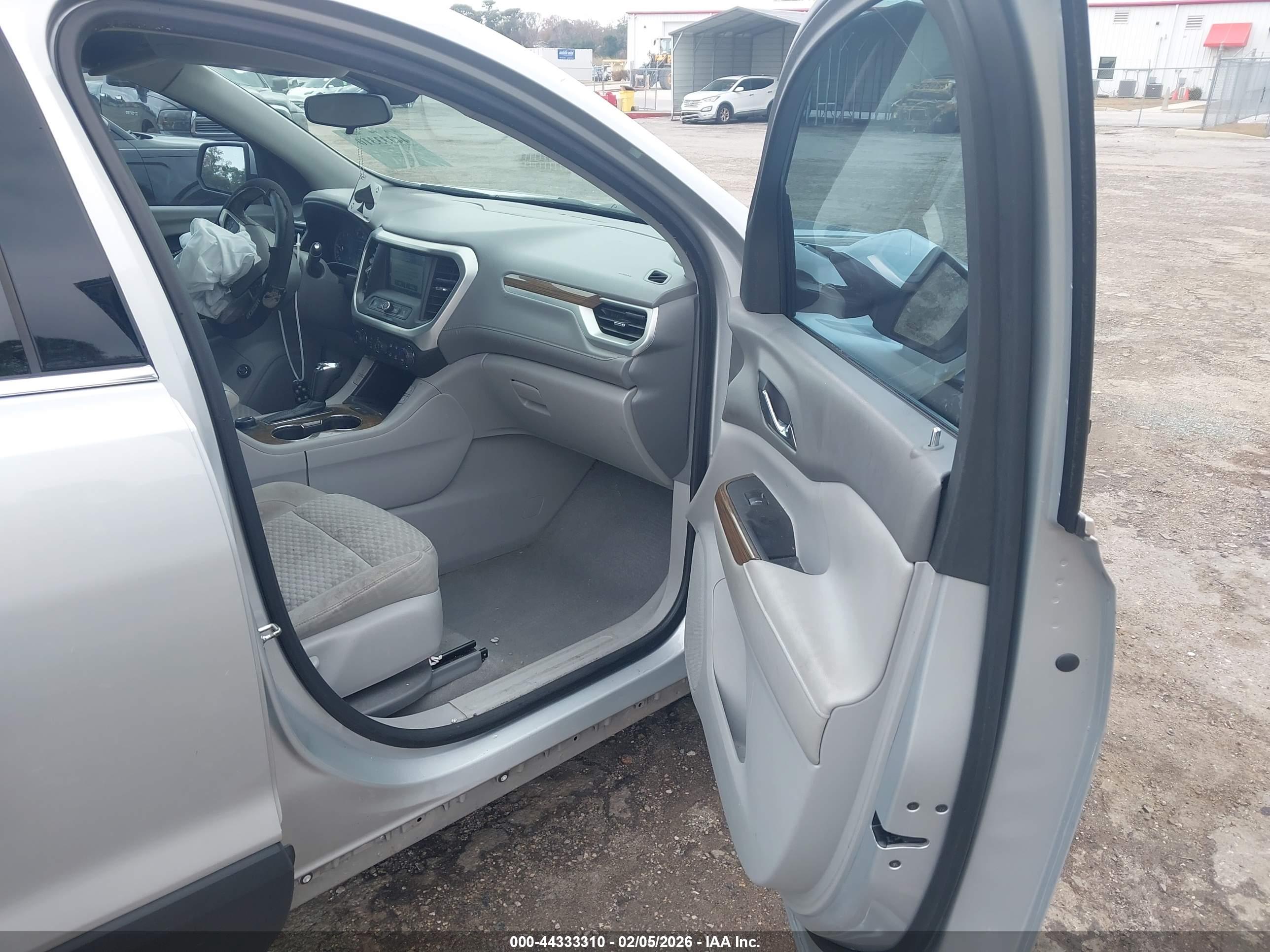 GMC ACADIA image 5