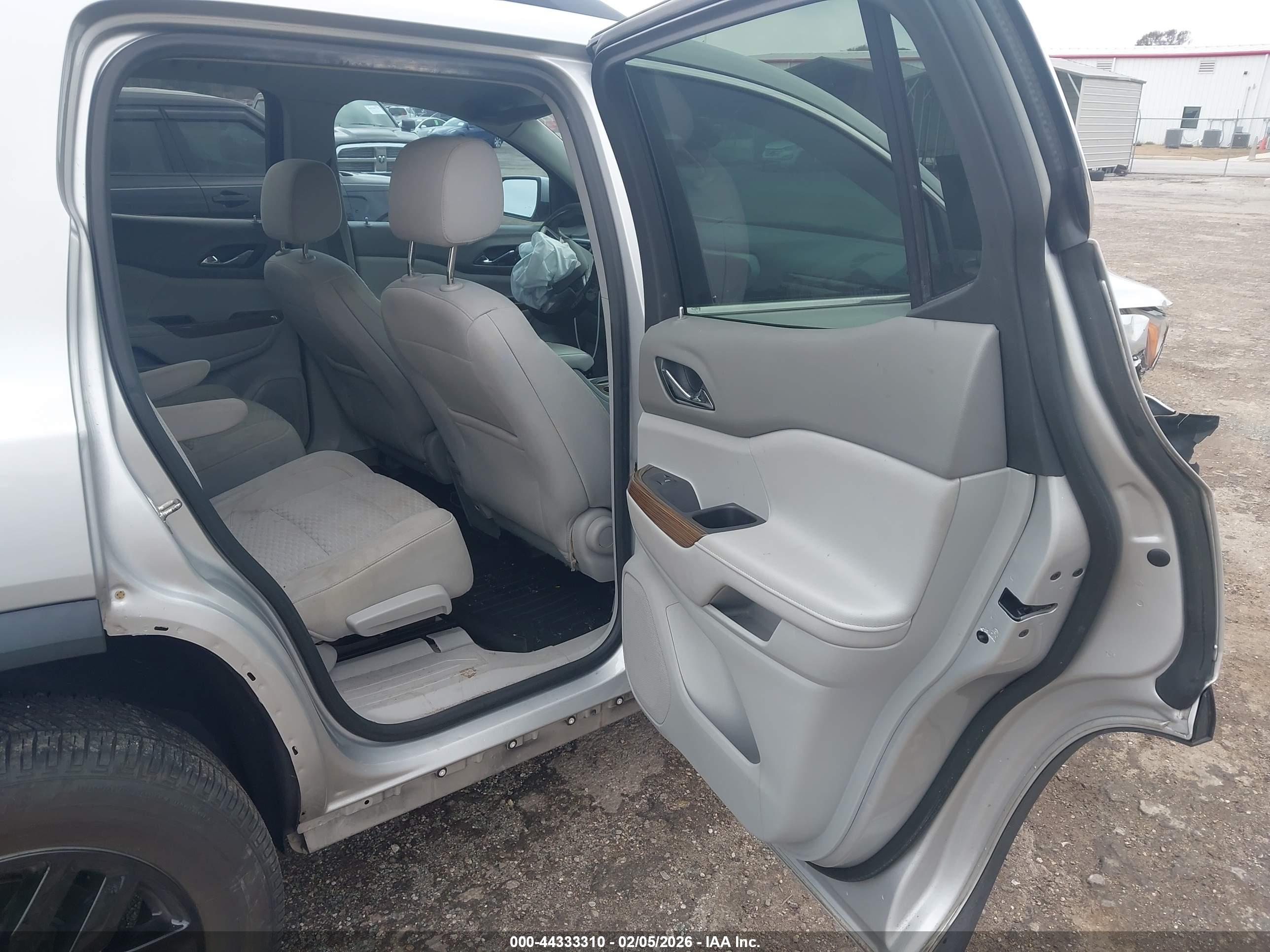 GMC ACADIA image 8