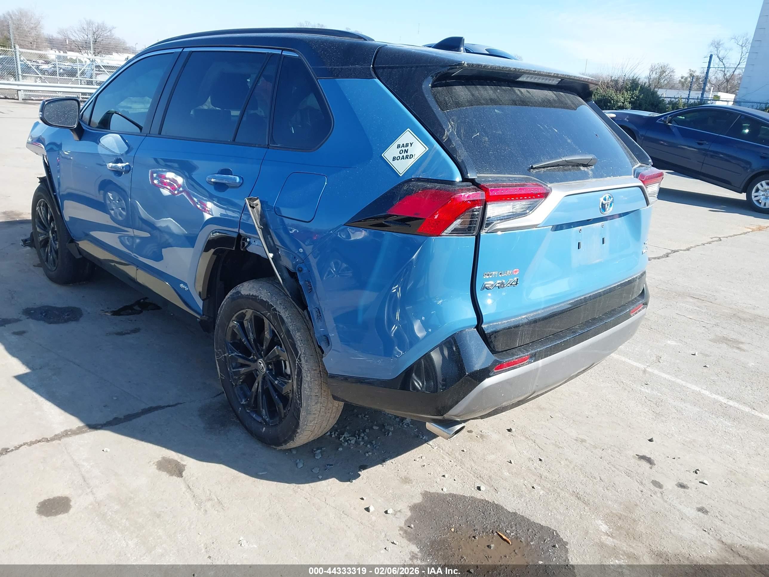 TOYOTA RAV4 image 3