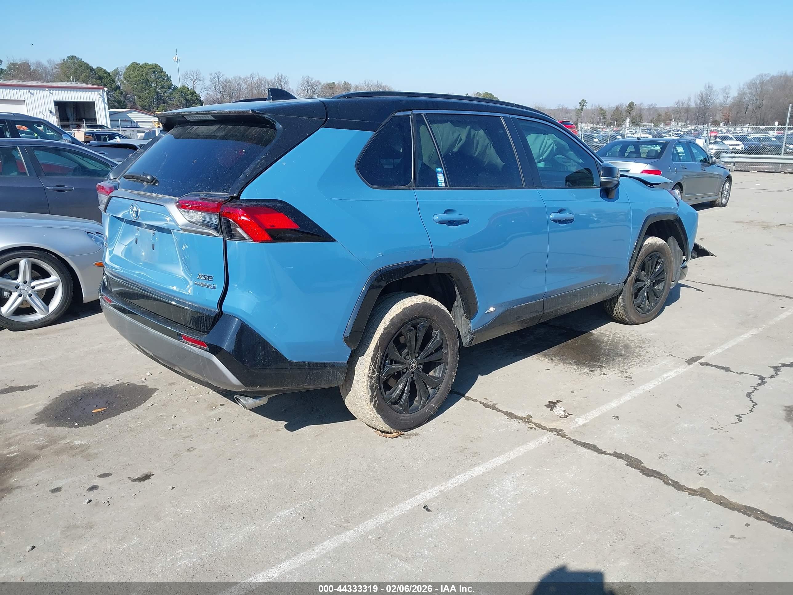TOYOTA RAV4 image 4