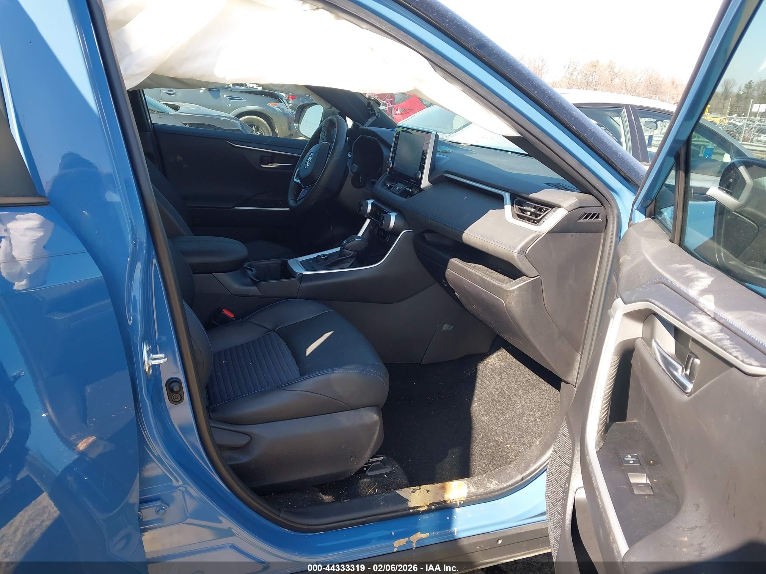 TOYOTA RAV4 image 5