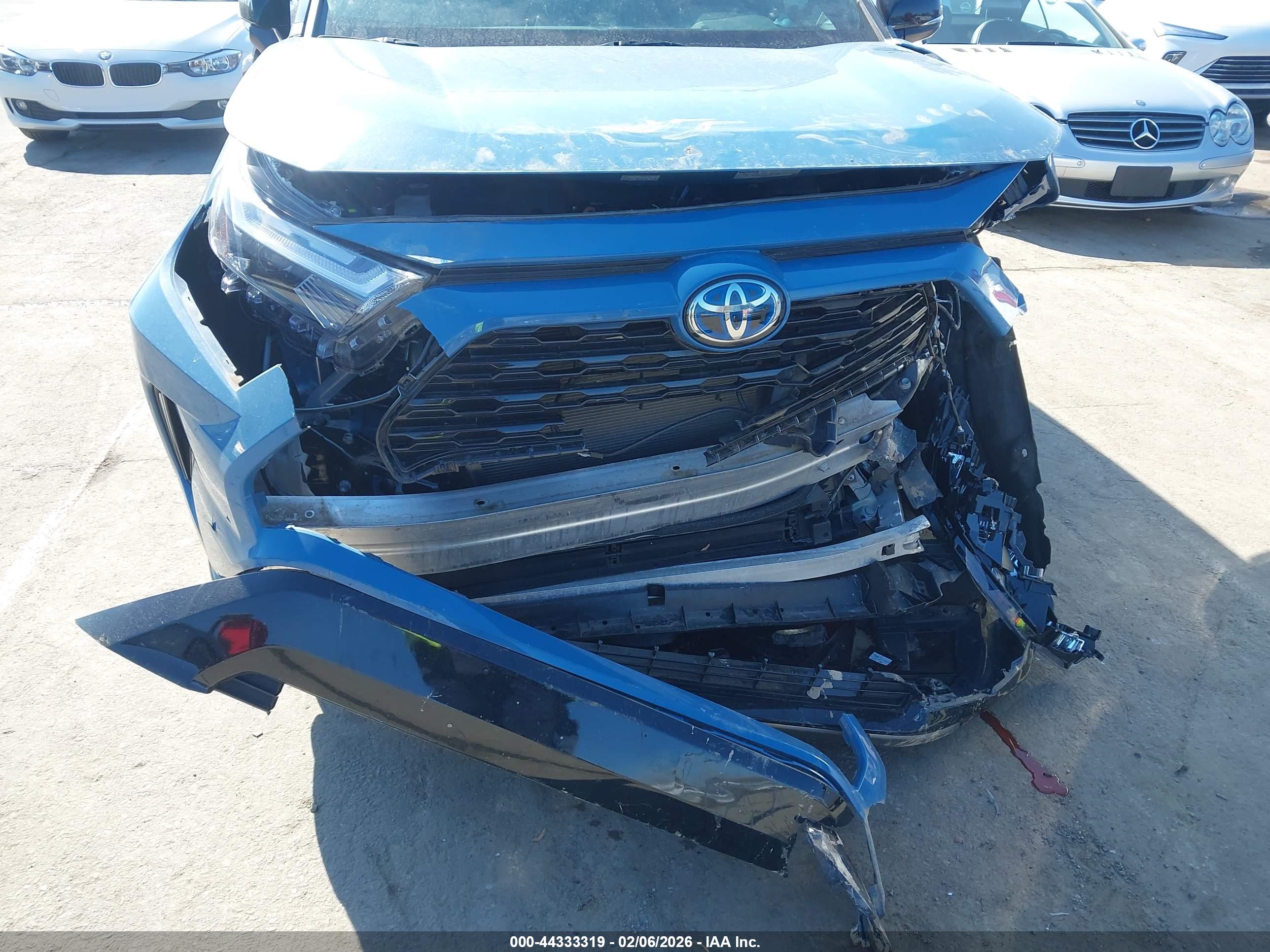 TOYOTA RAV4 image 6