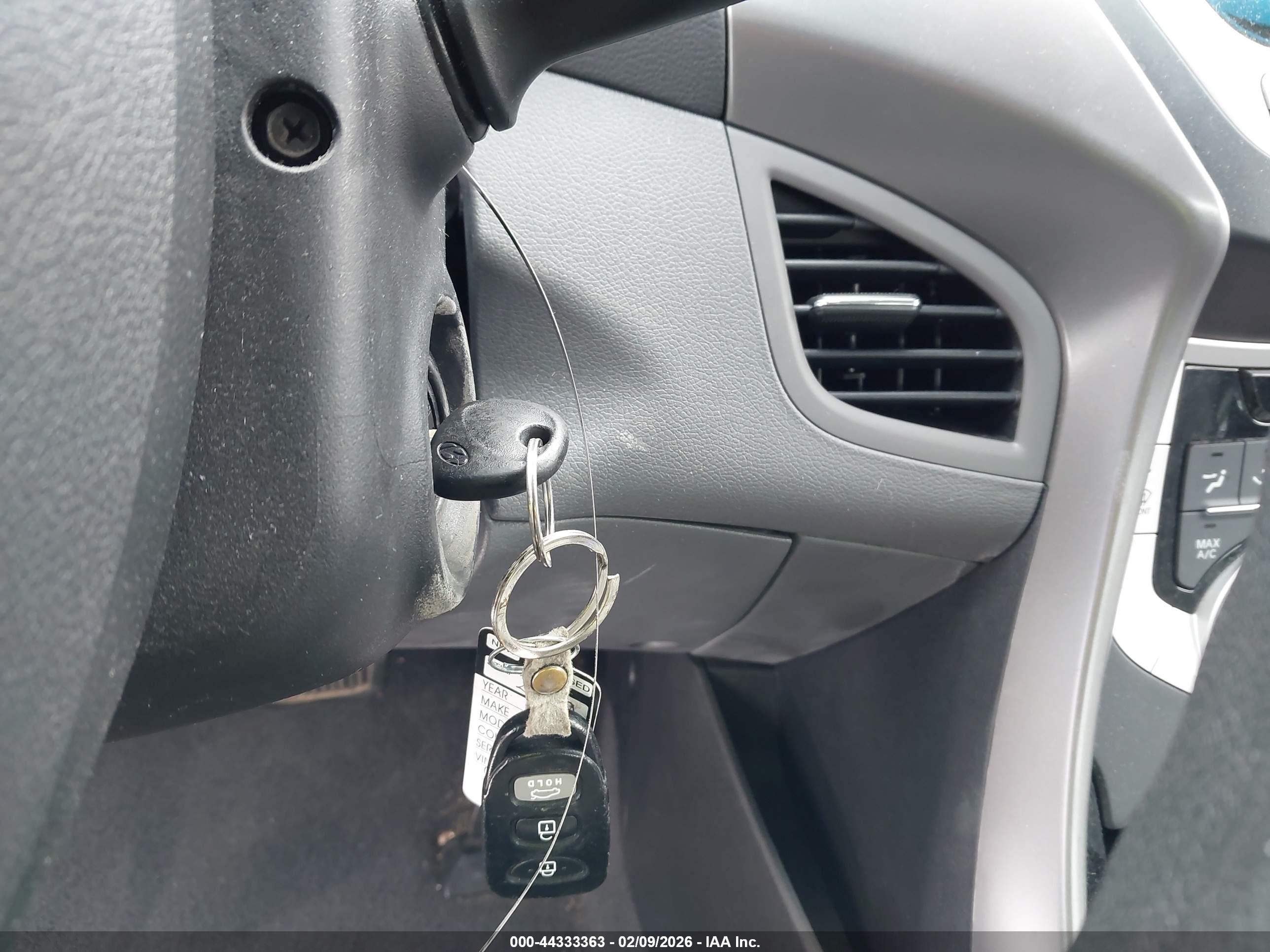 HYUNDAI ELANTRA image 11