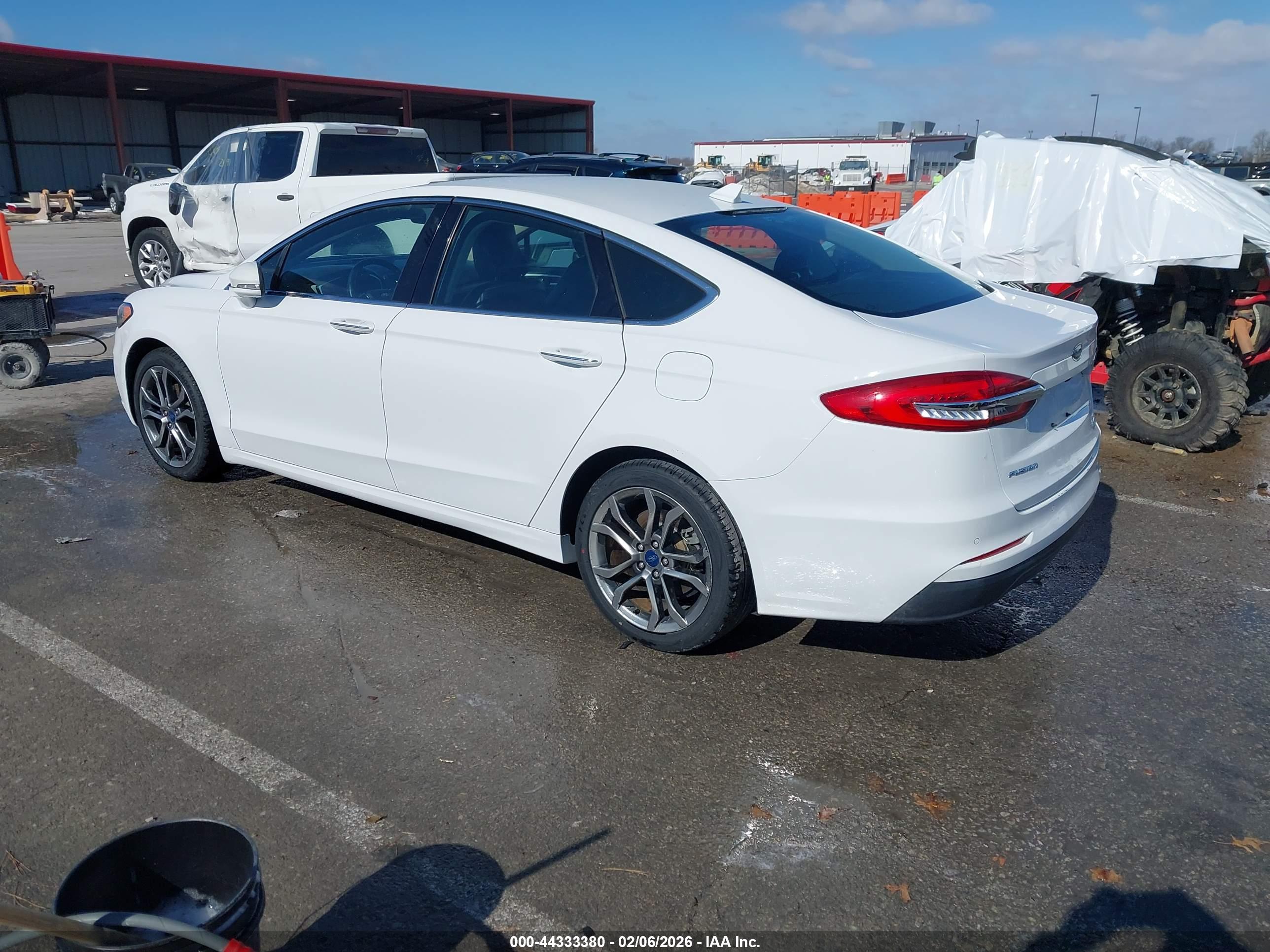 FORD FUSION image 3