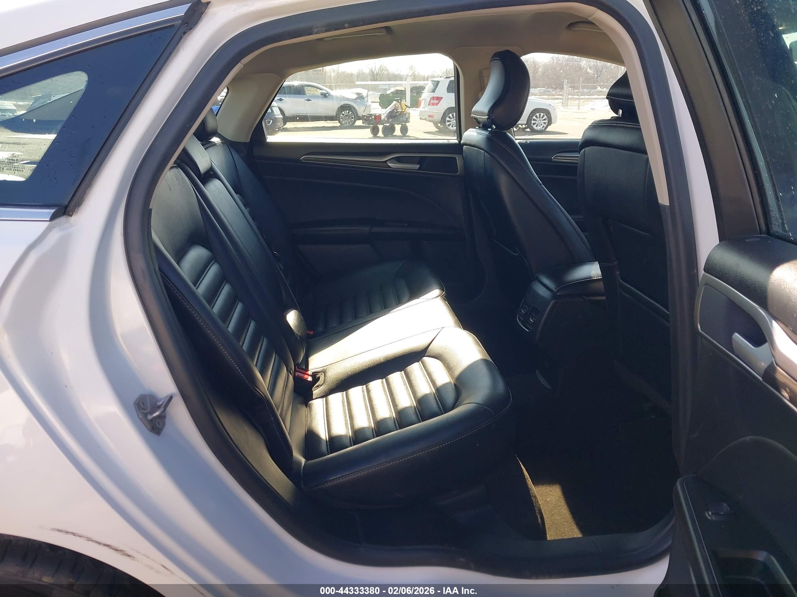 FORD FUSION image 8