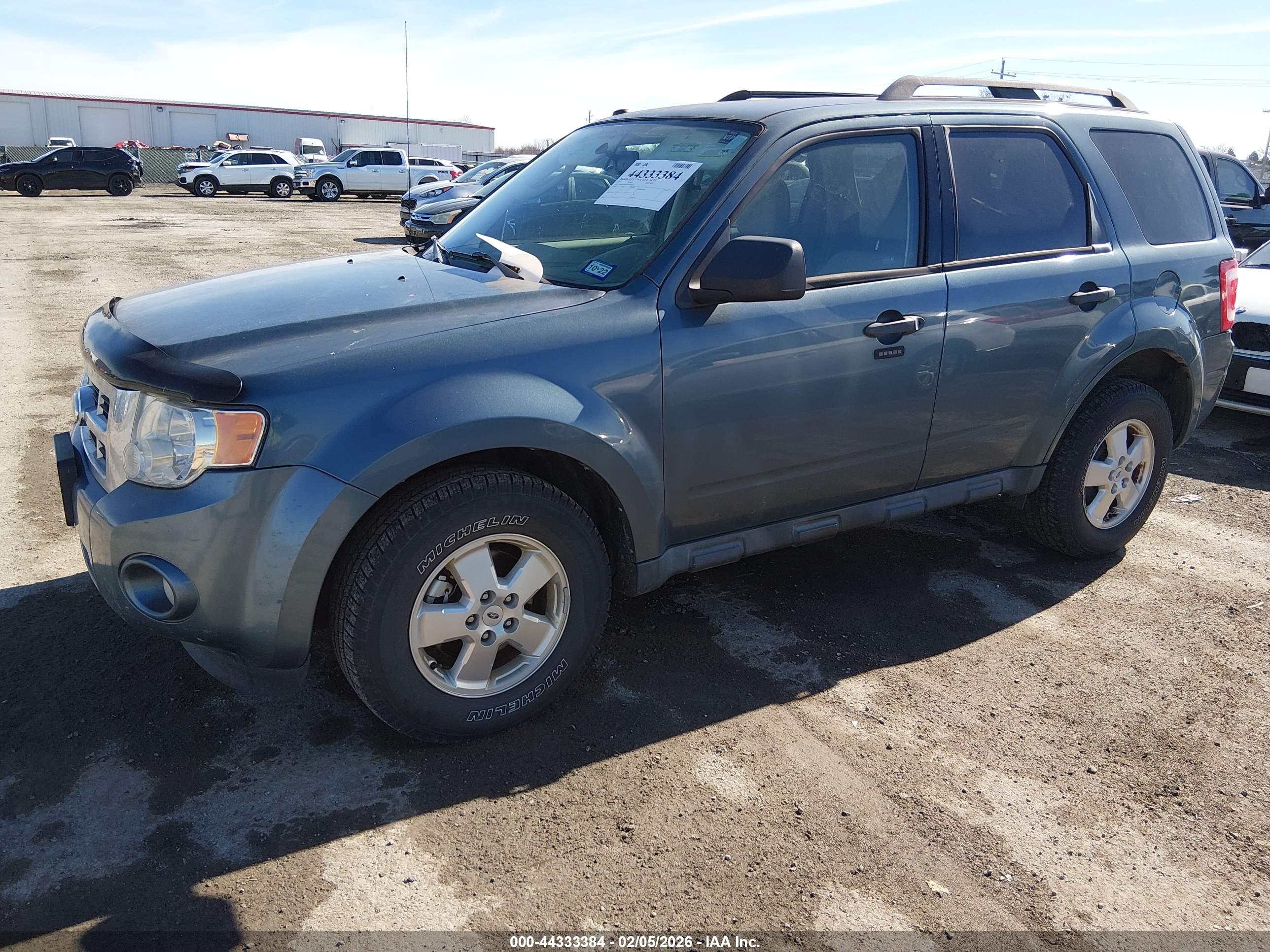 FORD ESCAPE image 2