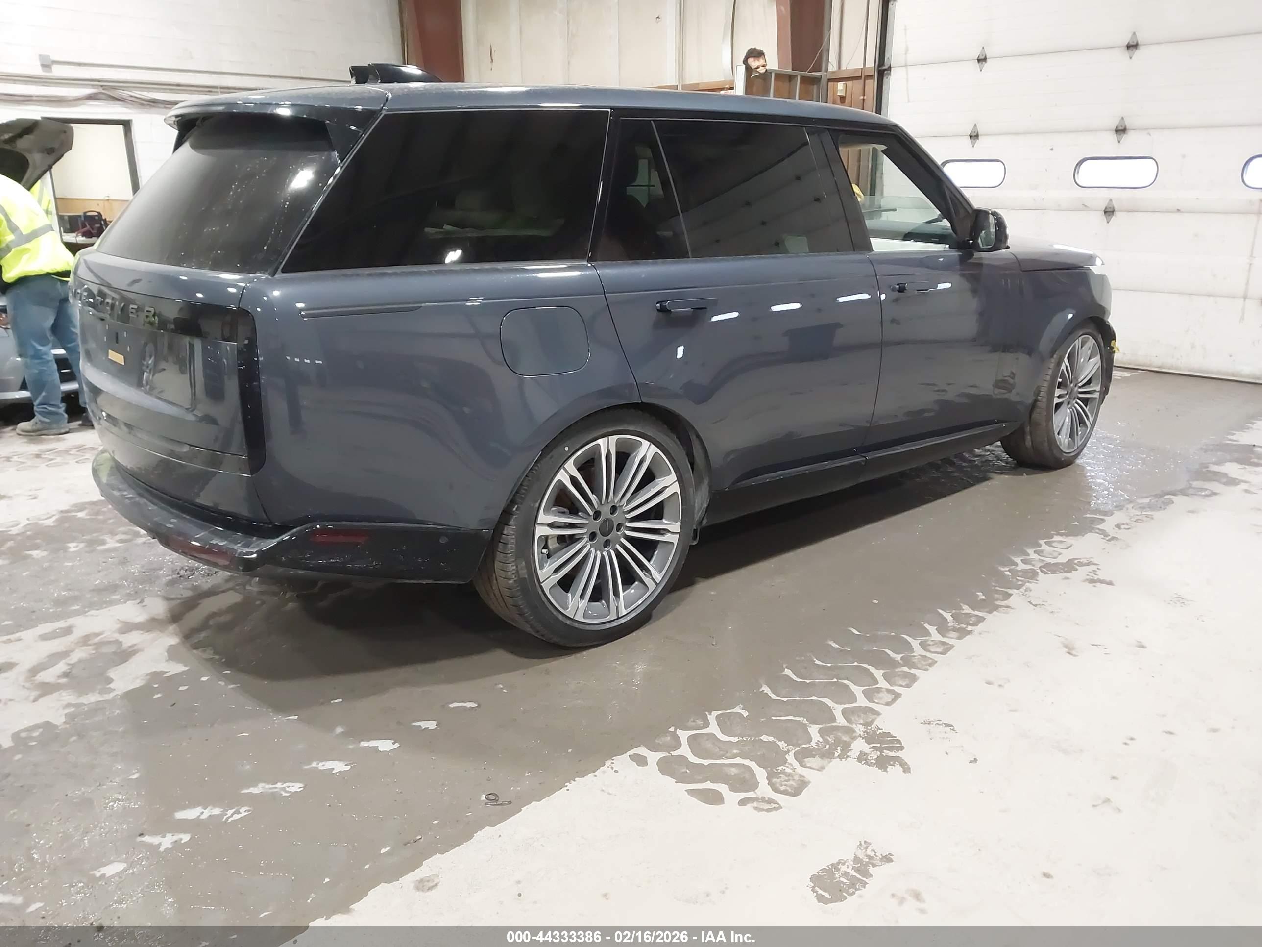 LAND ROVER image 4