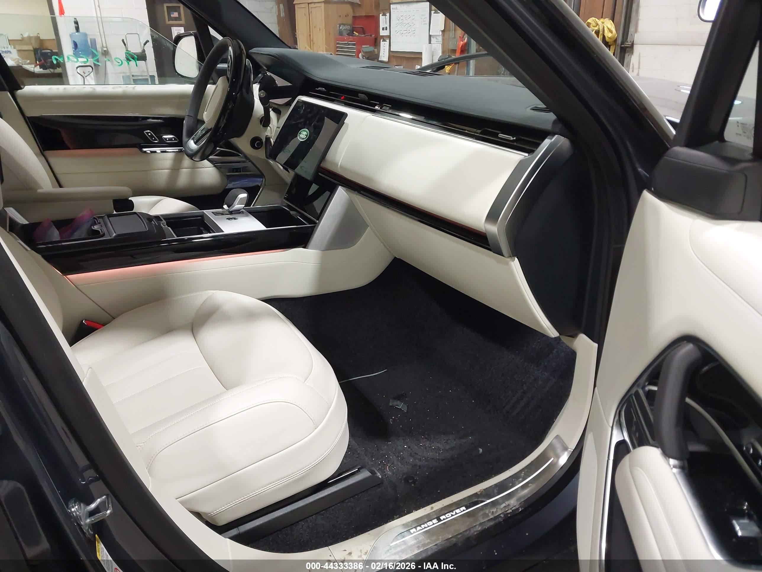 LAND ROVER image 5