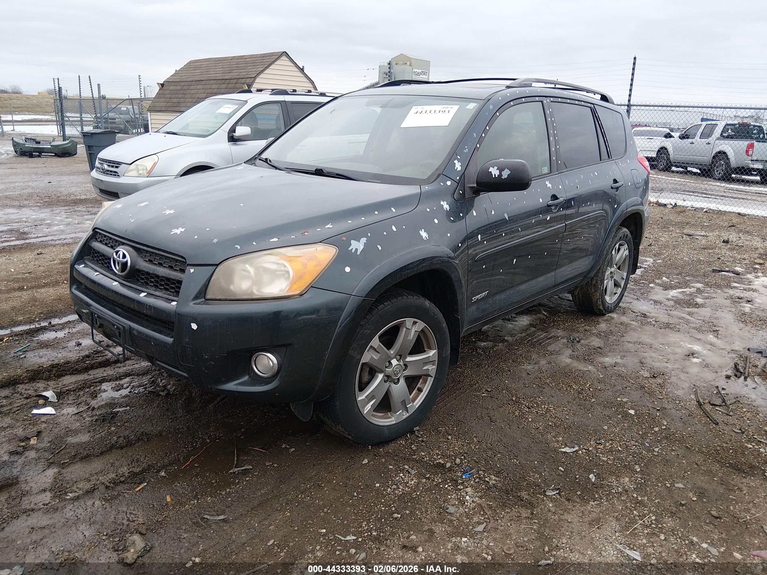 TOYOTA RAV4 image 2