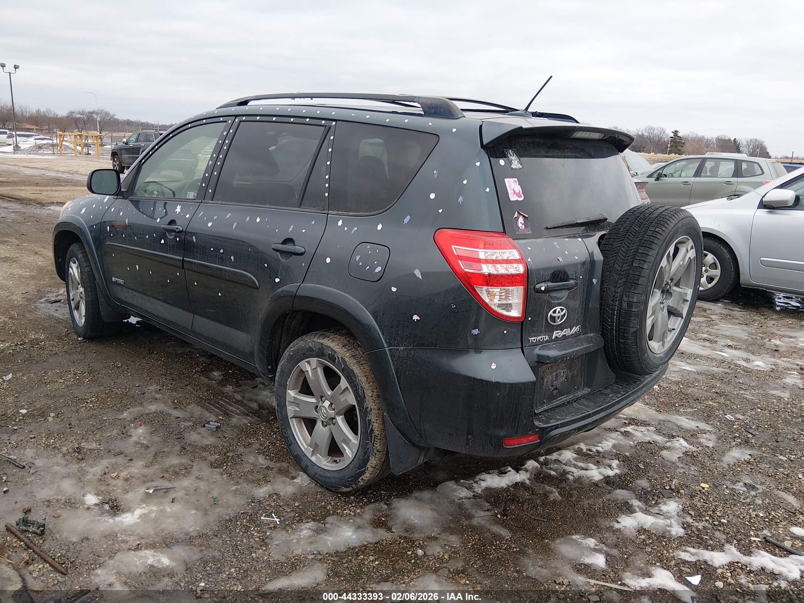 TOYOTA RAV4 image 3
