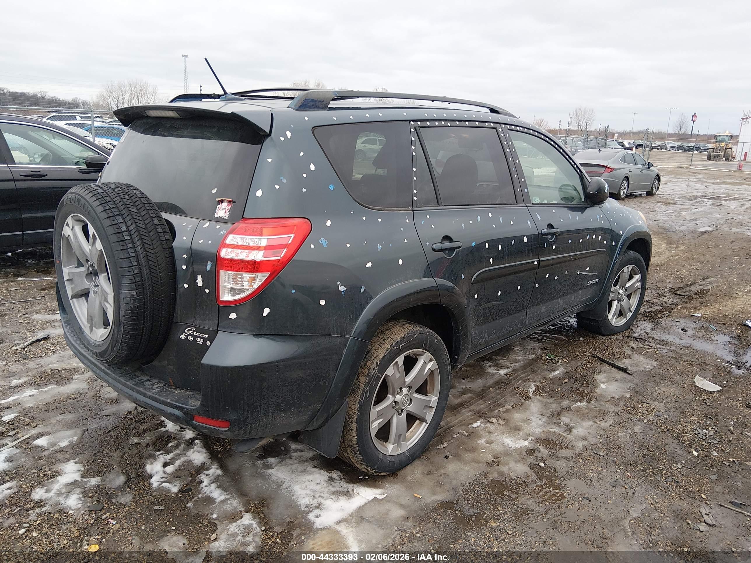 TOYOTA RAV4 image 4