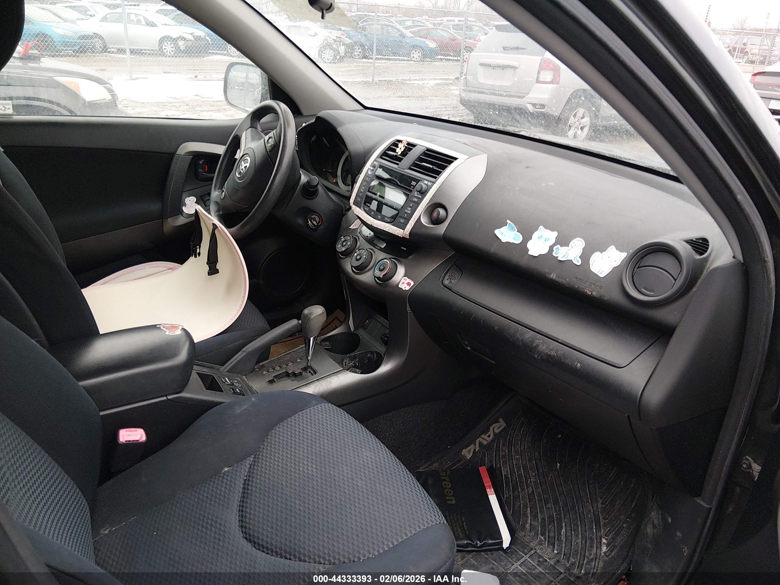 TOYOTA RAV4 image 5