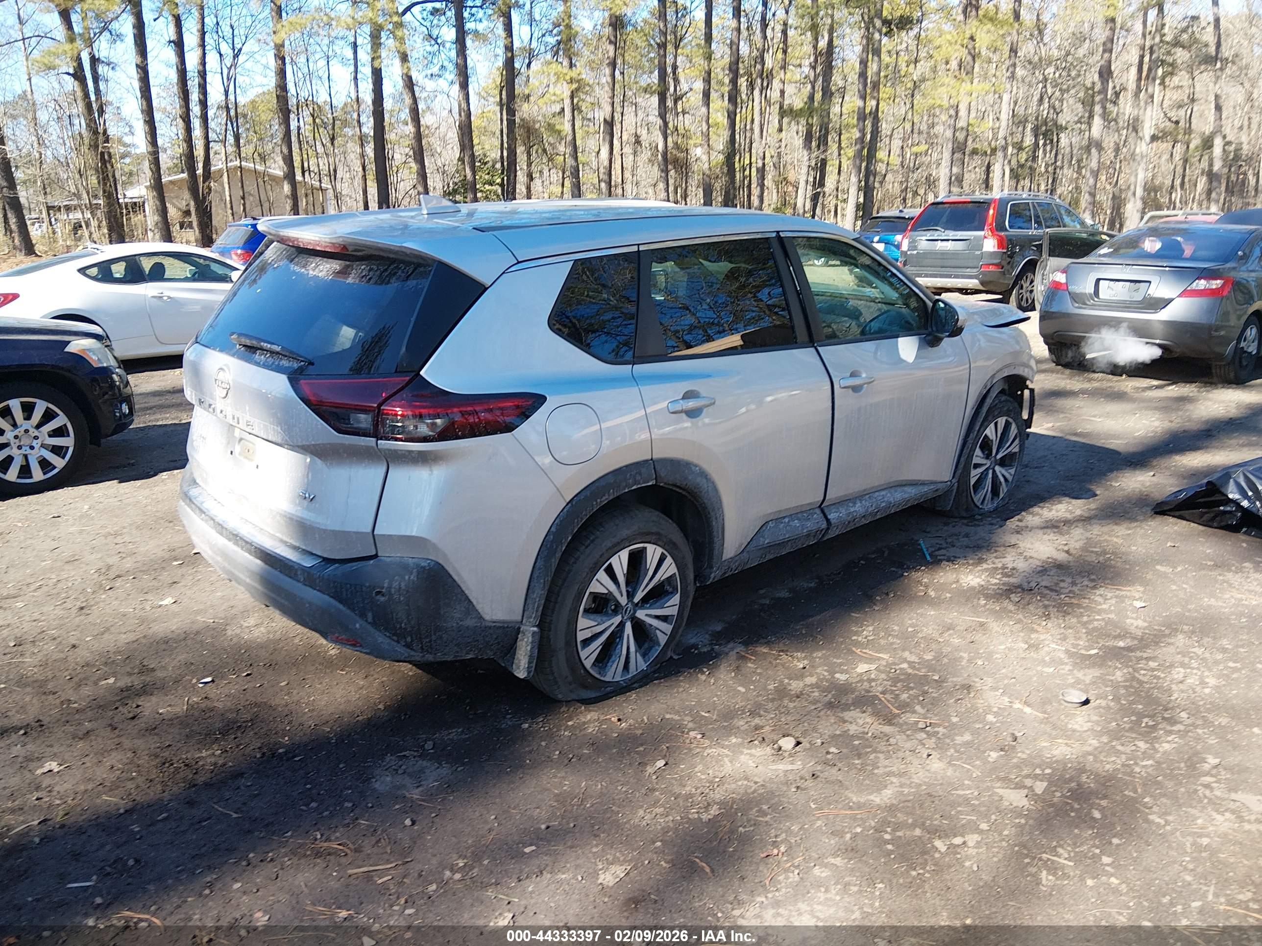 NISSAN ROGUE image 4