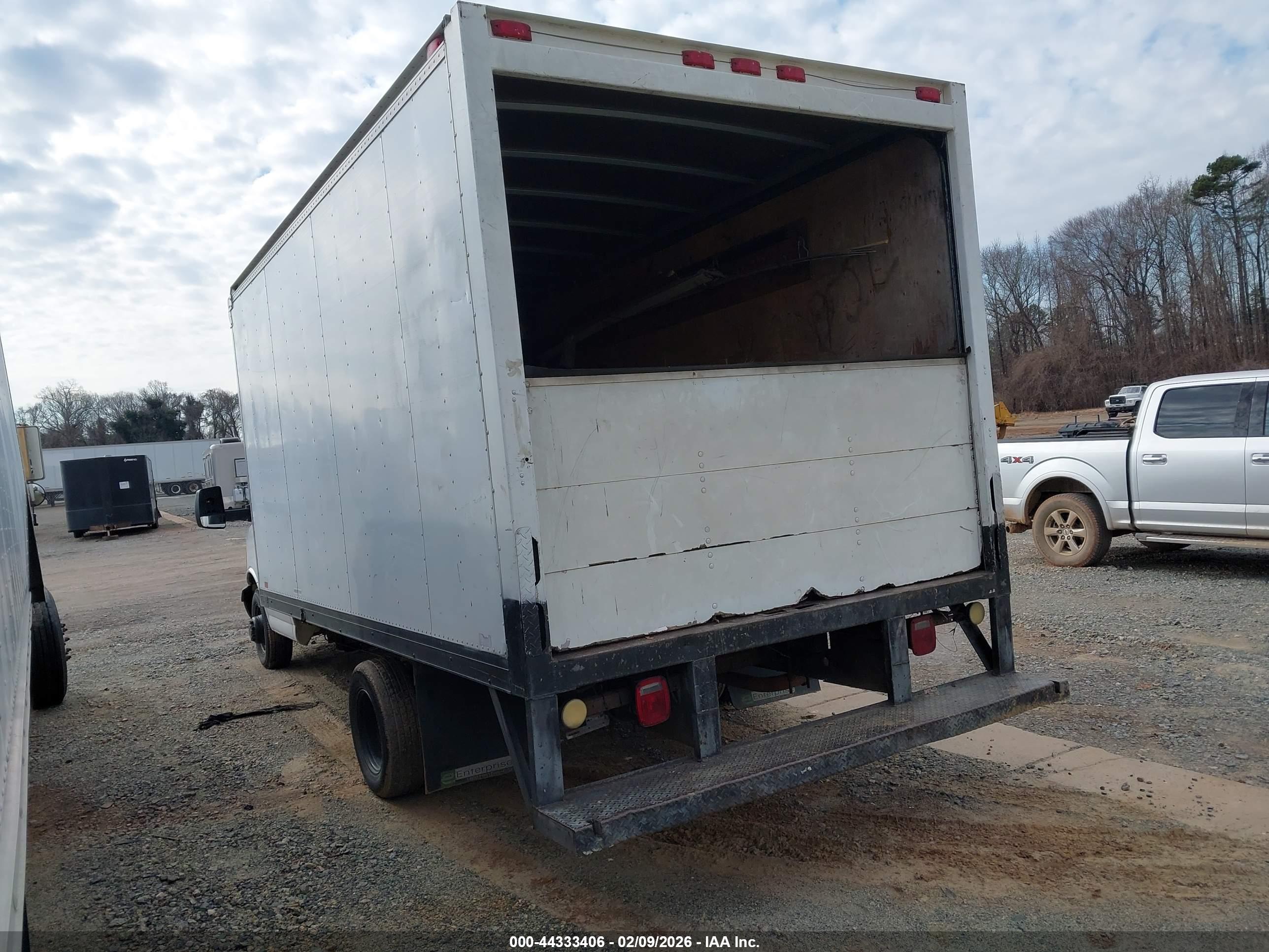 CHEVROLET EXPRESS image 3