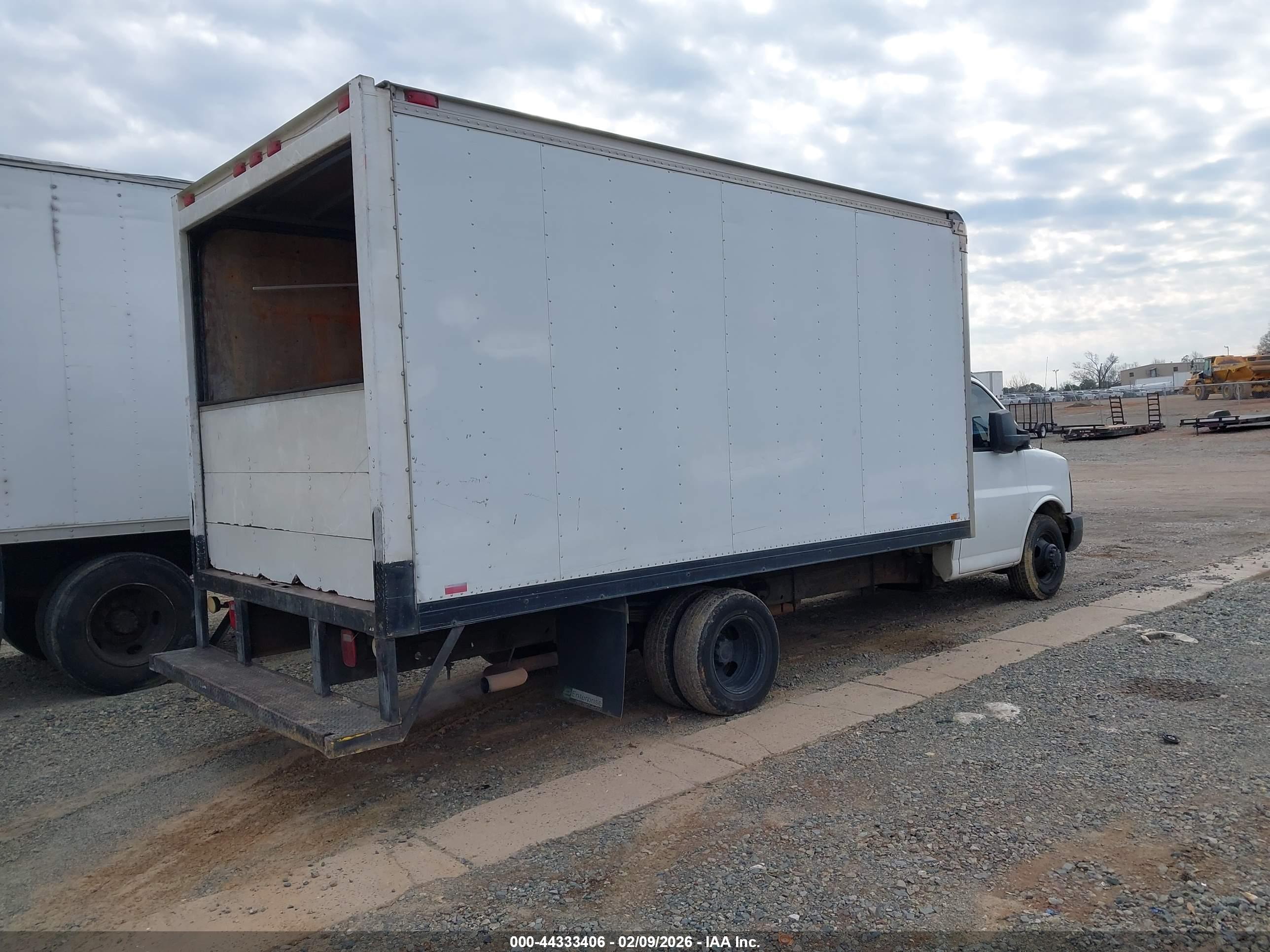 CHEVROLET EXPRESS image 4
