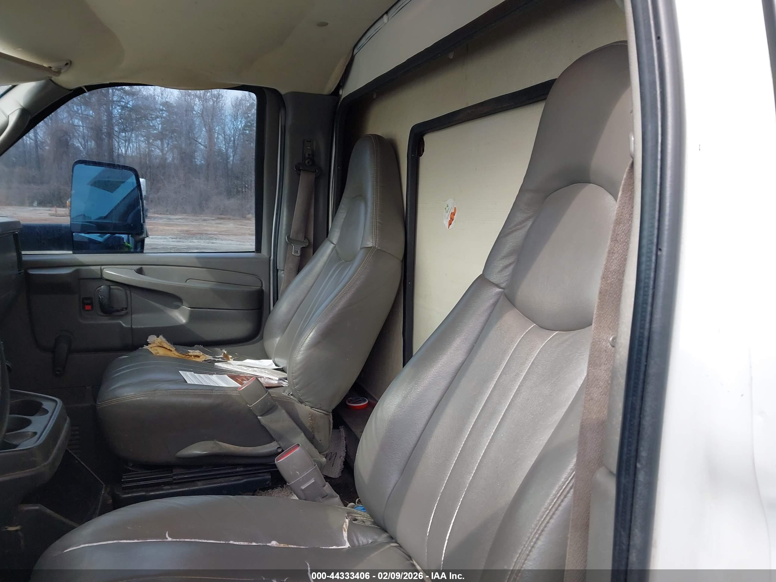 CHEVROLET EXPRESS image 8