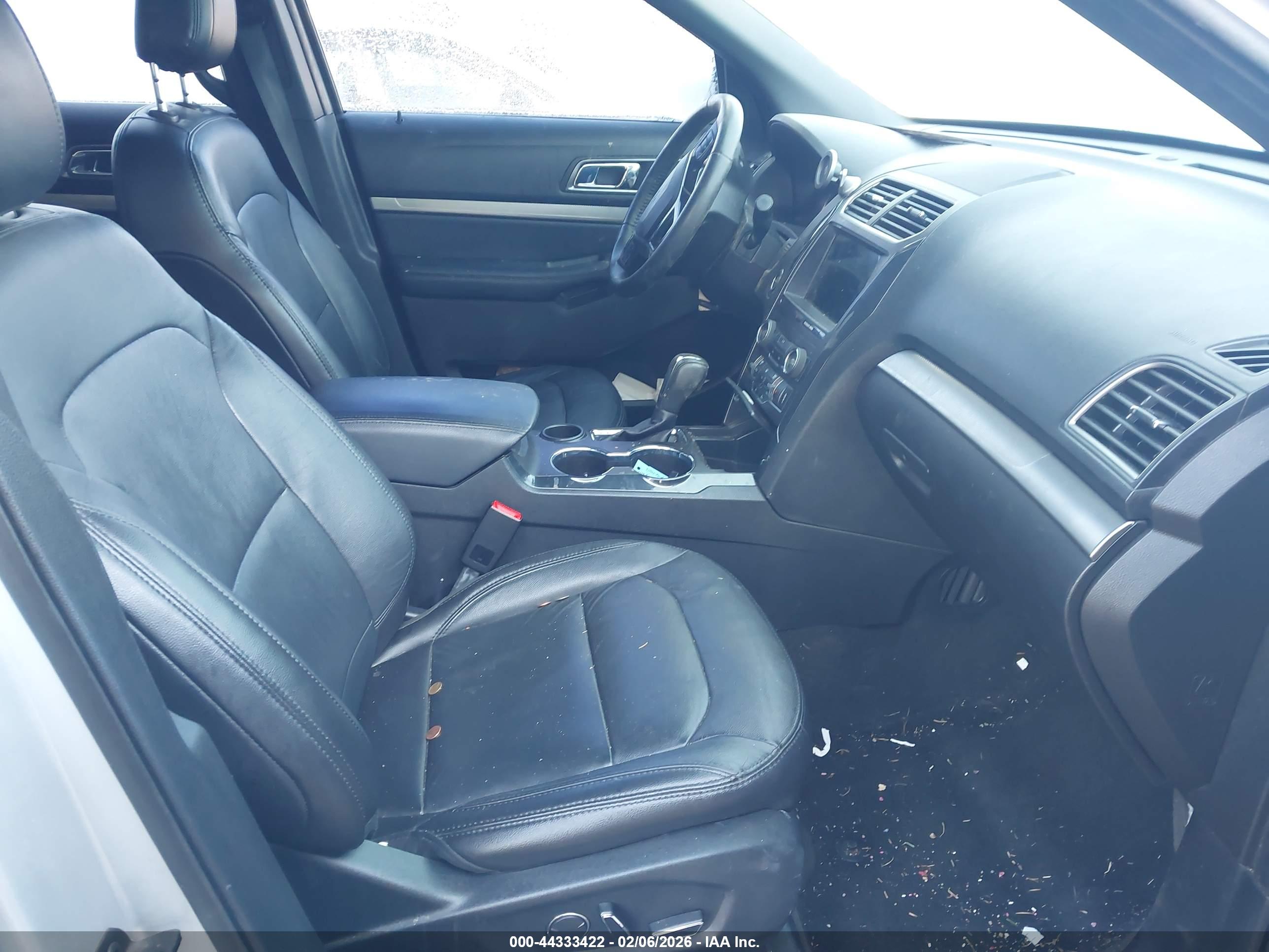 FORD EXPLORER image 5