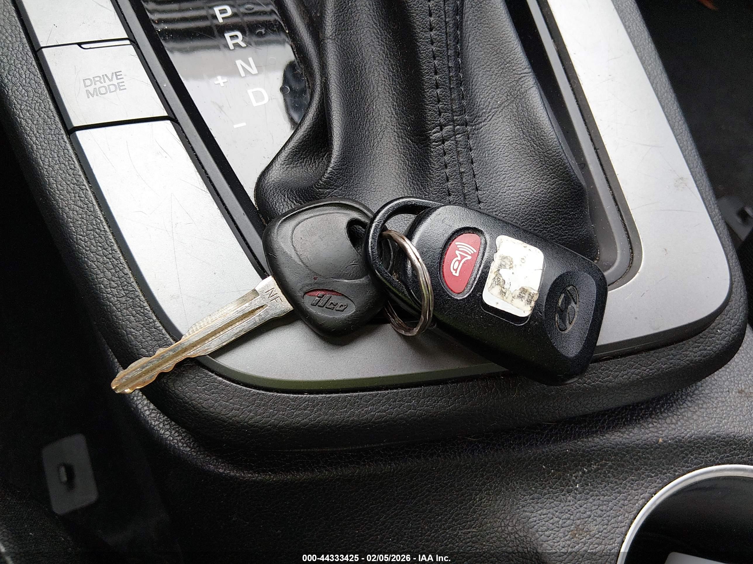 HYUNDAI ELANTRA image 11