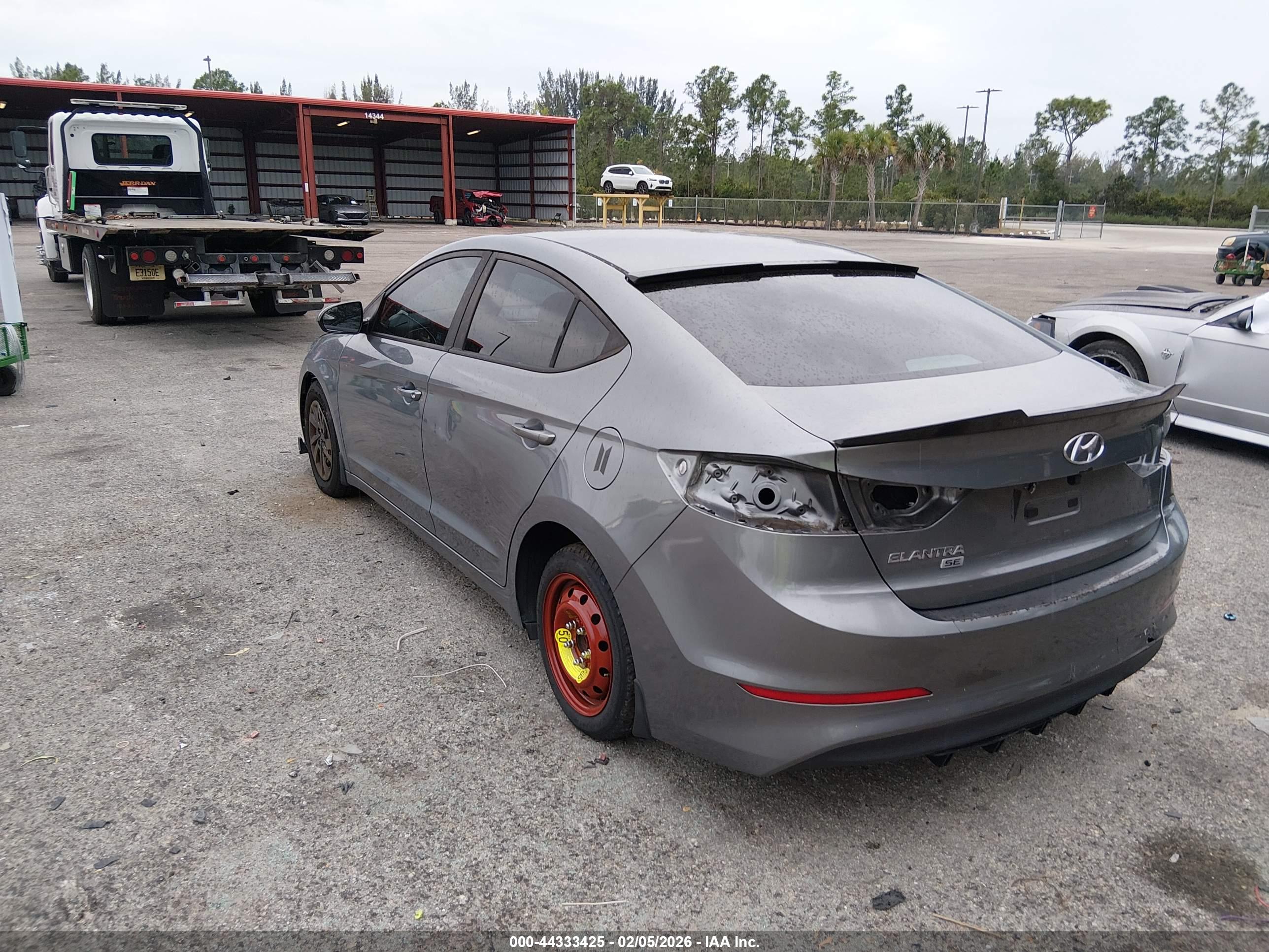 HYUNDAI ELANTRA image 3