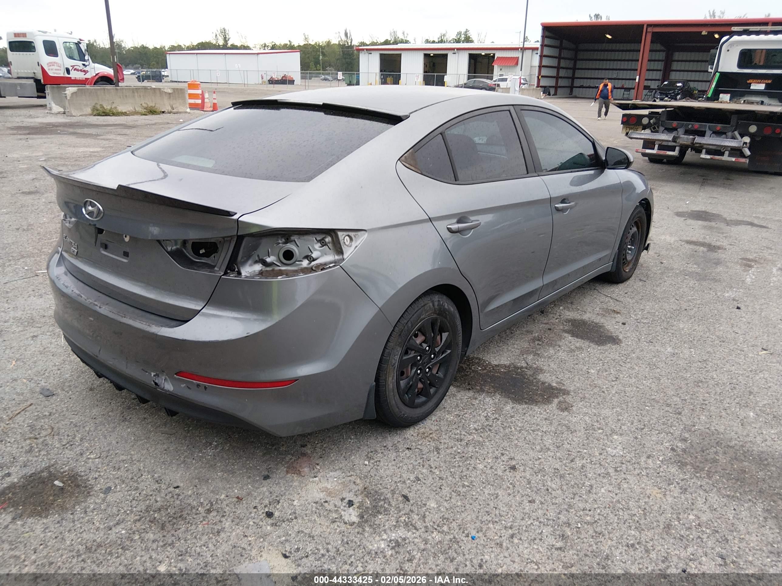 HYUNDAI ELANTRA image 4