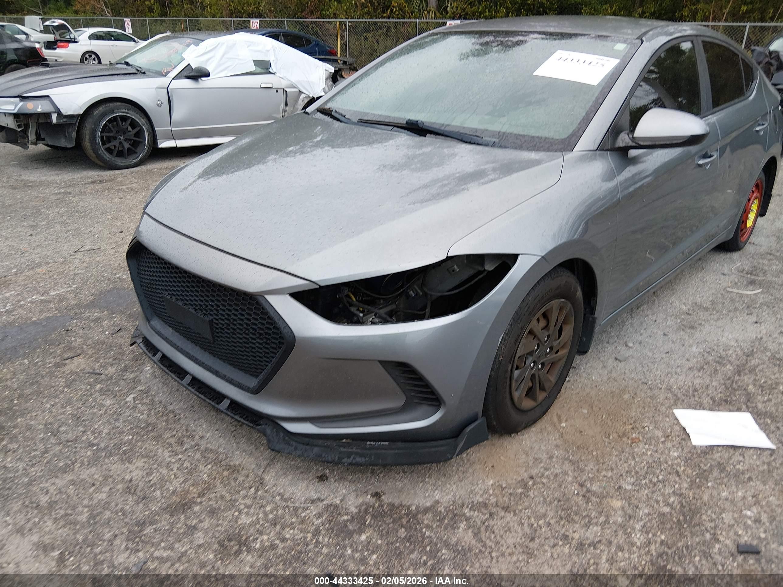 HYUNDAI ELANTRA image 6