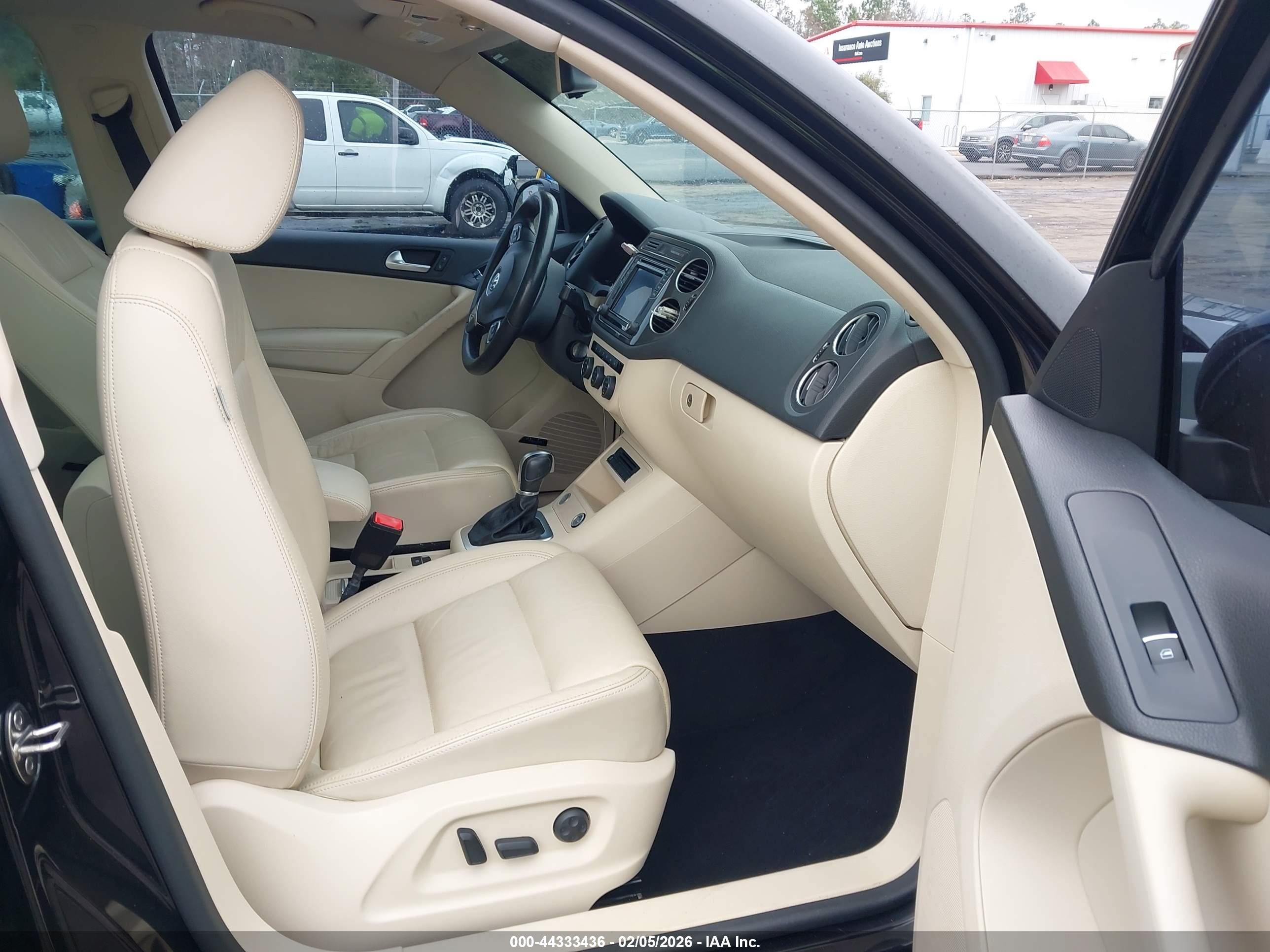 VOLKSWAGEN TIGUAN image 5