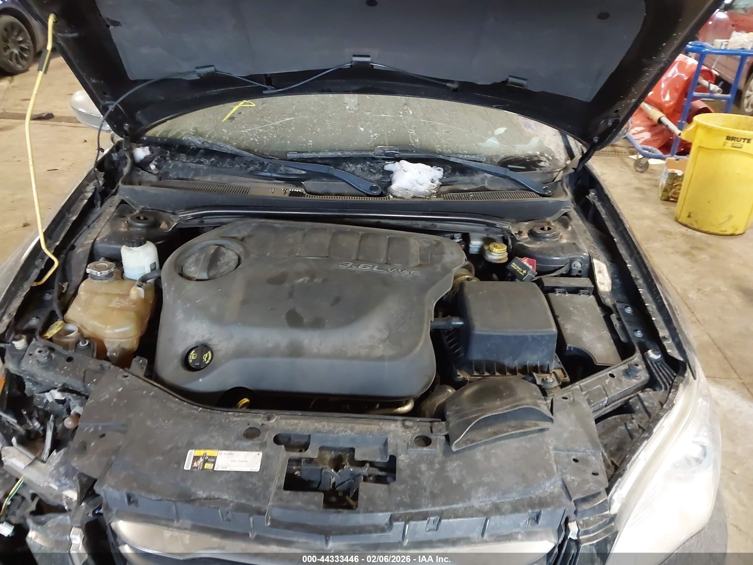 CHRYSLER 200 image 10