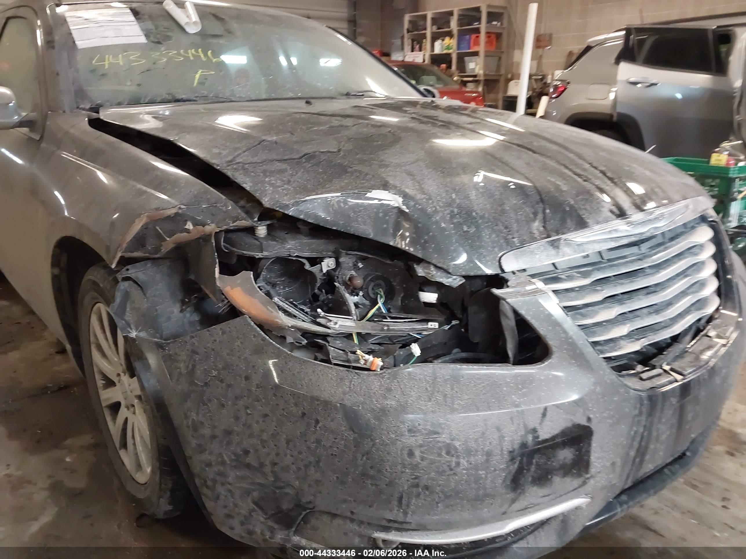 CHRYSLER 200 image 6